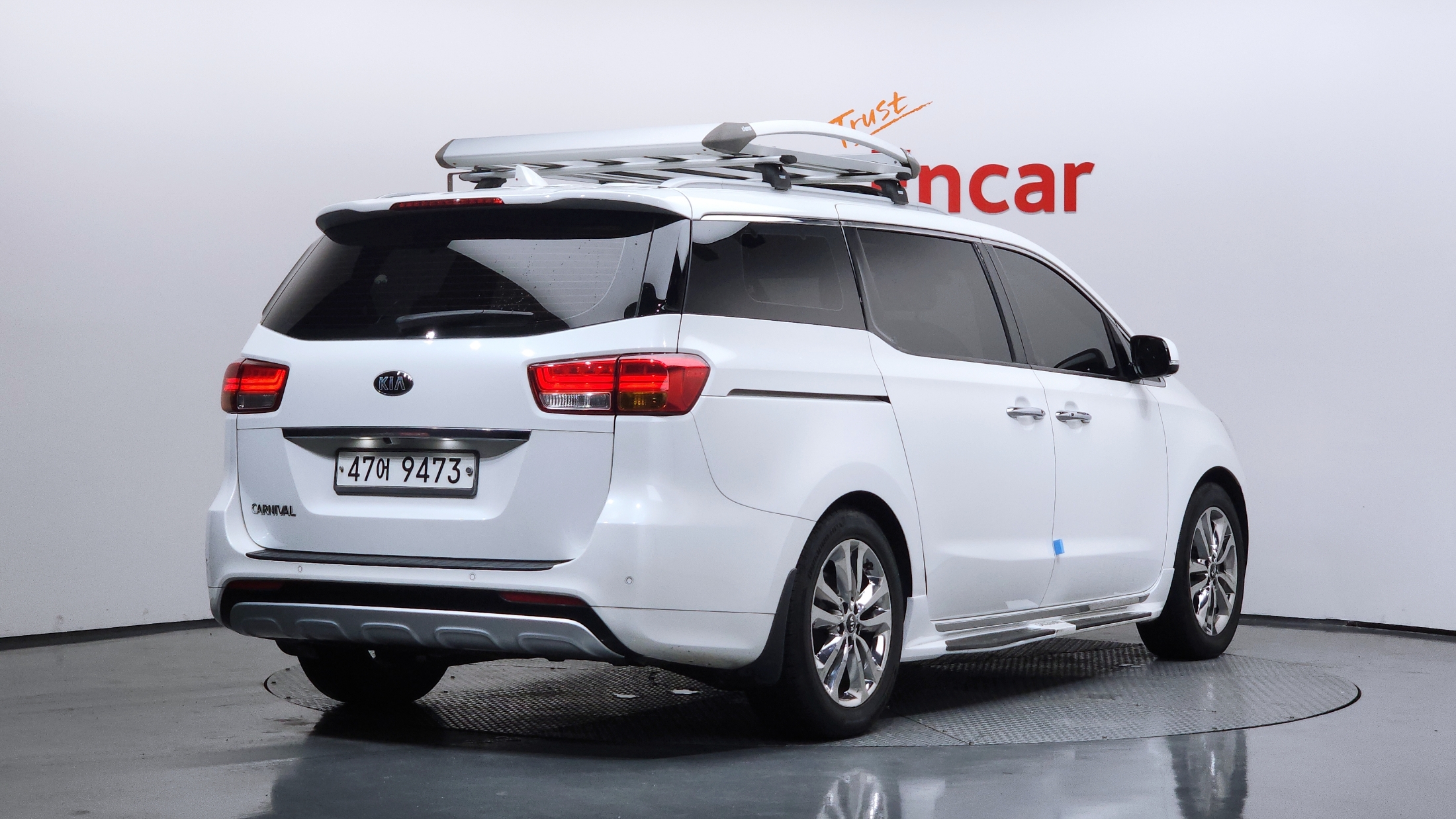 KIA CARNIVAL photo 2
