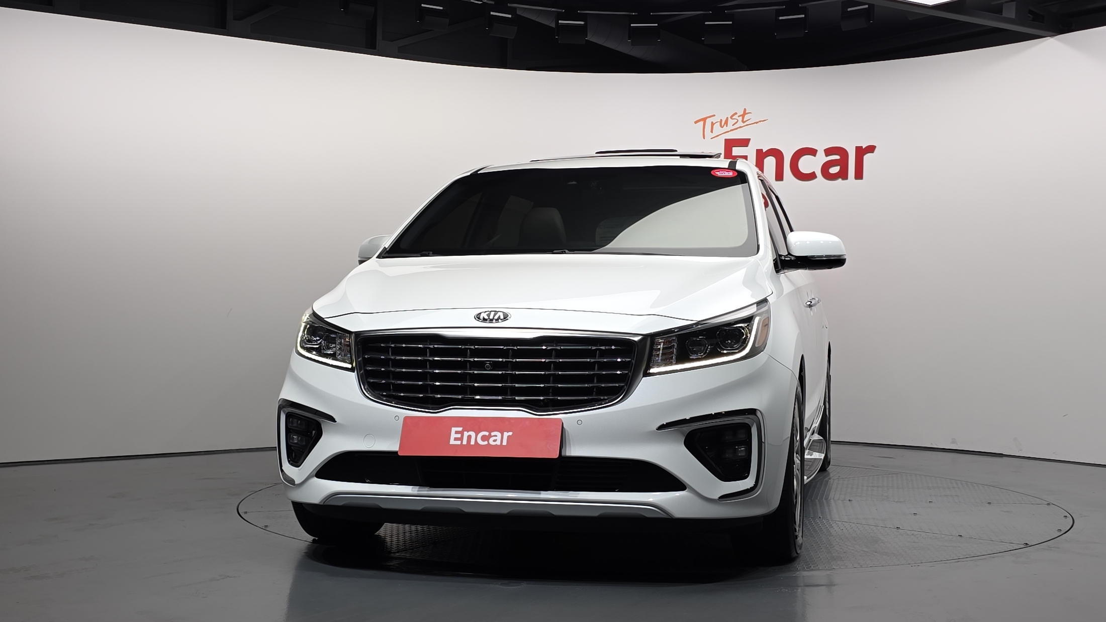 KIA CARNIVAL photo 3
