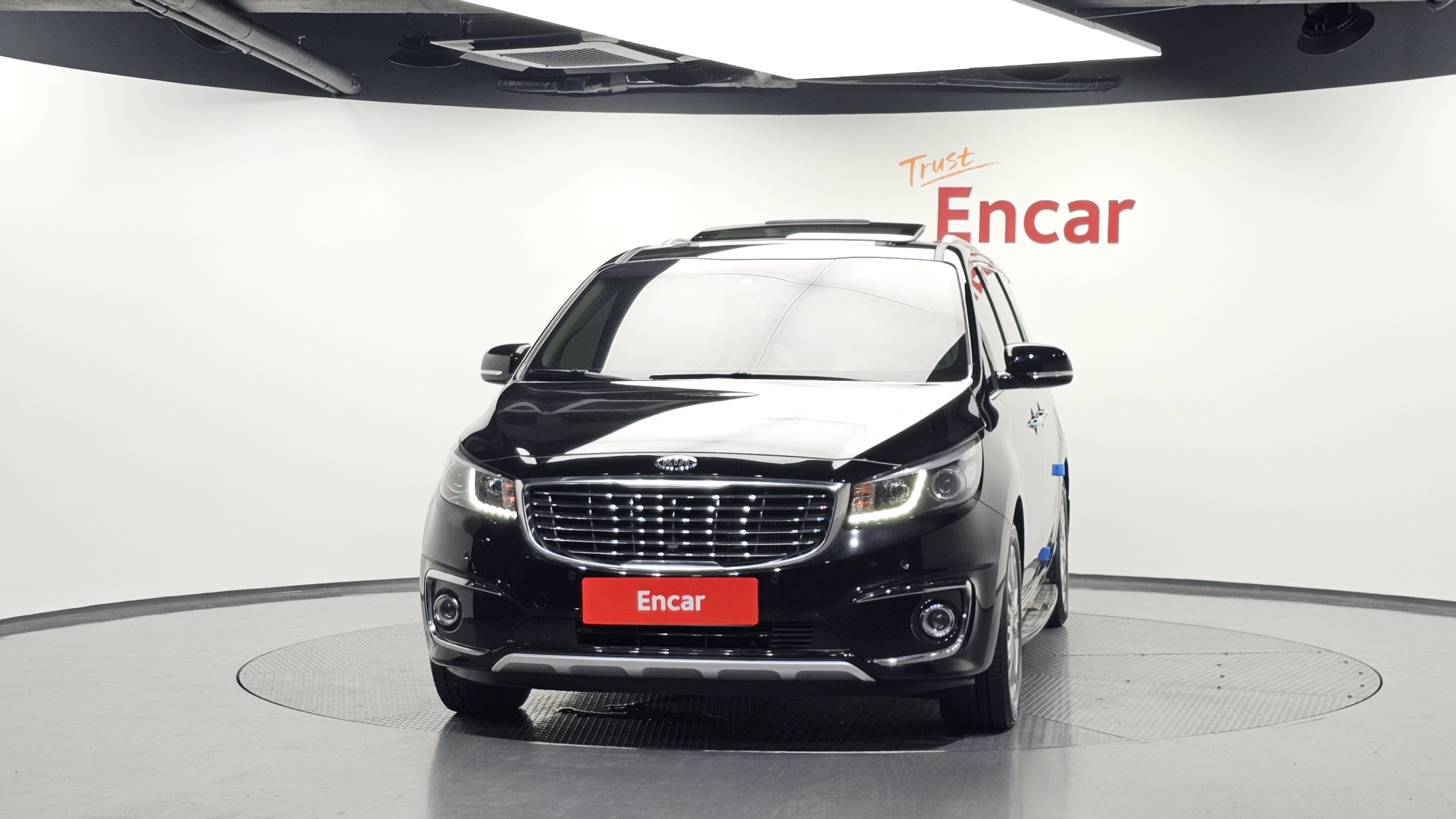 KIA CARNIVAL photo 3