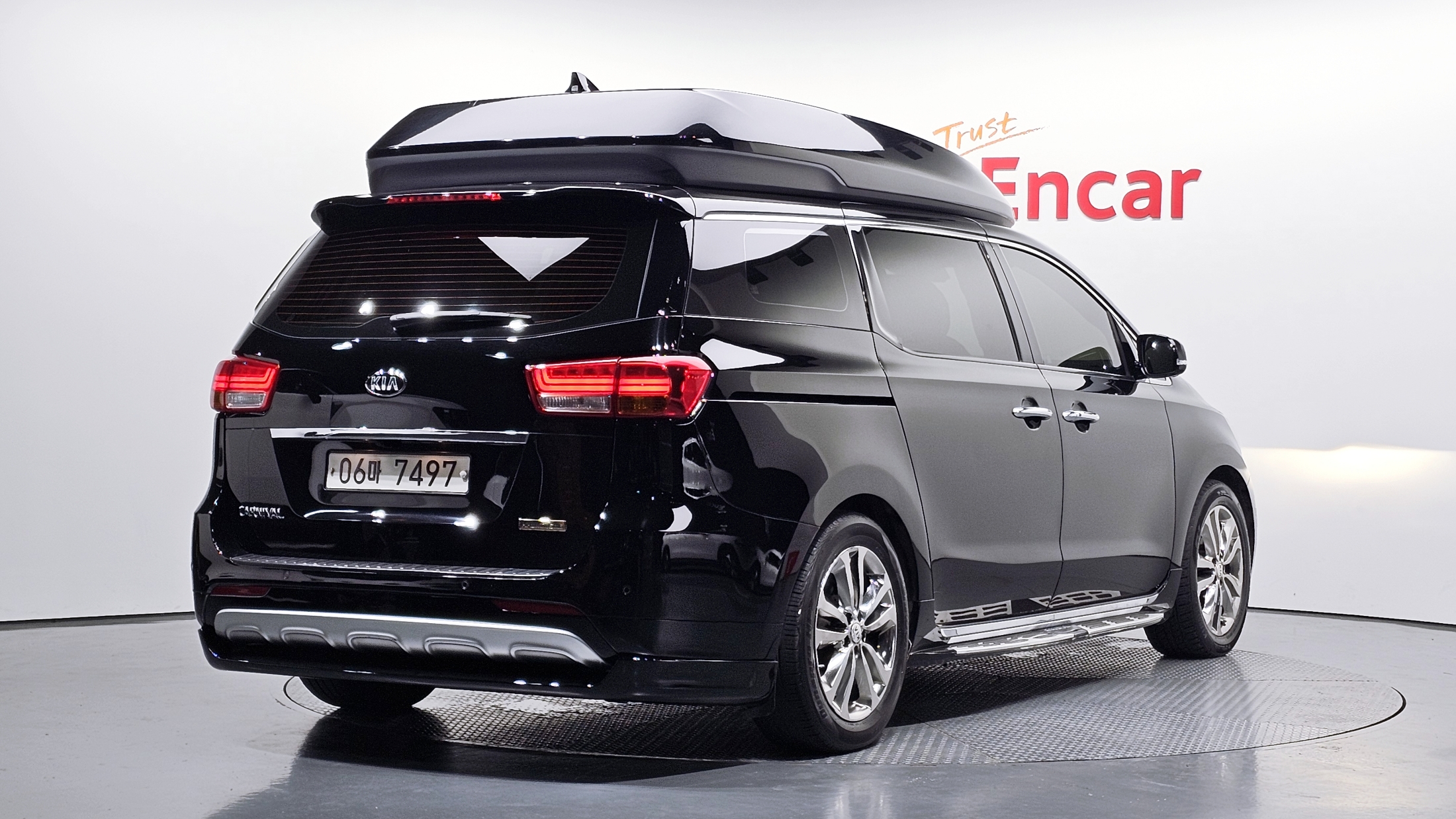 KIA CARNIVAL photo 2