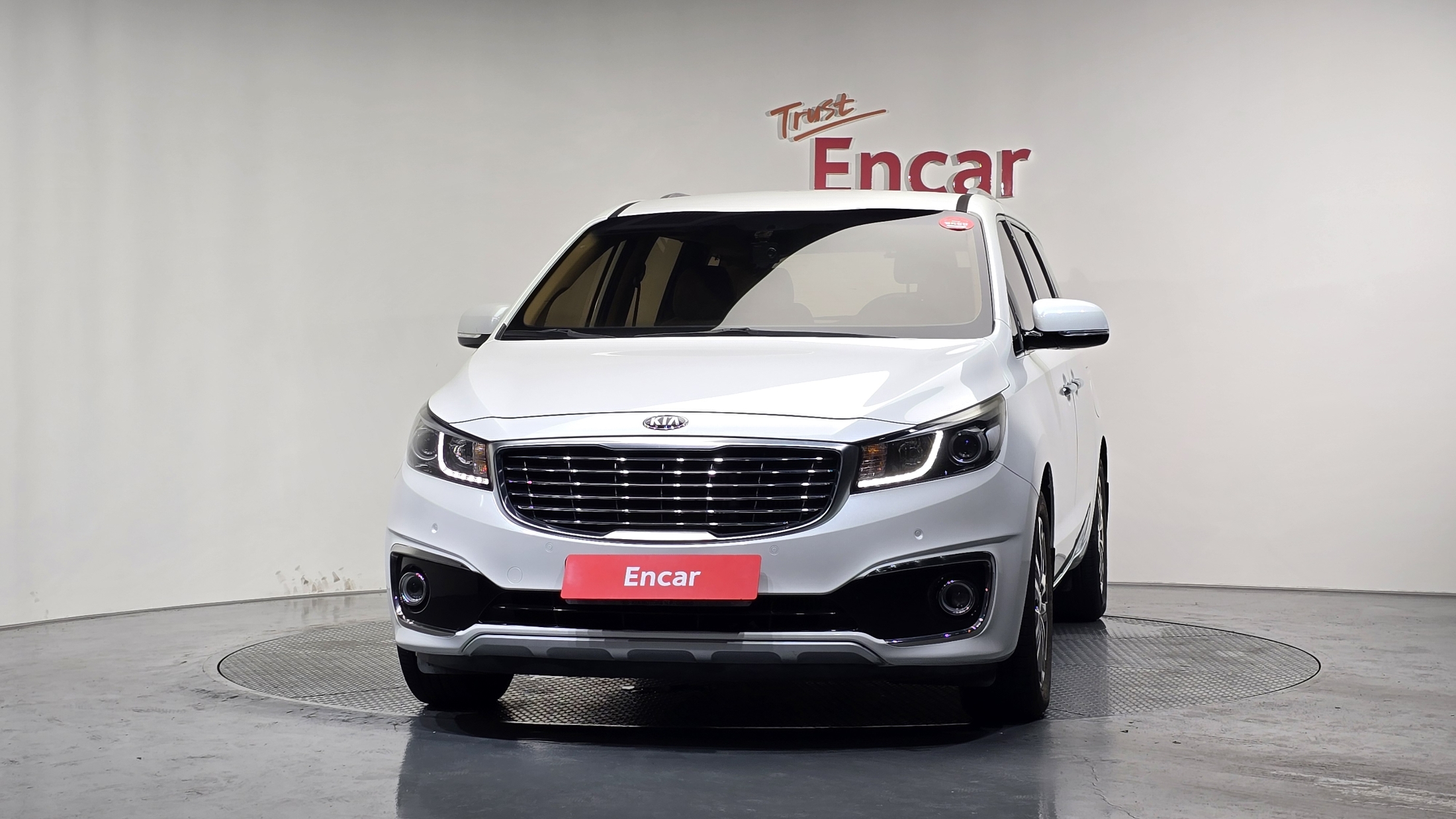 KIA CARNIVAL photo 3