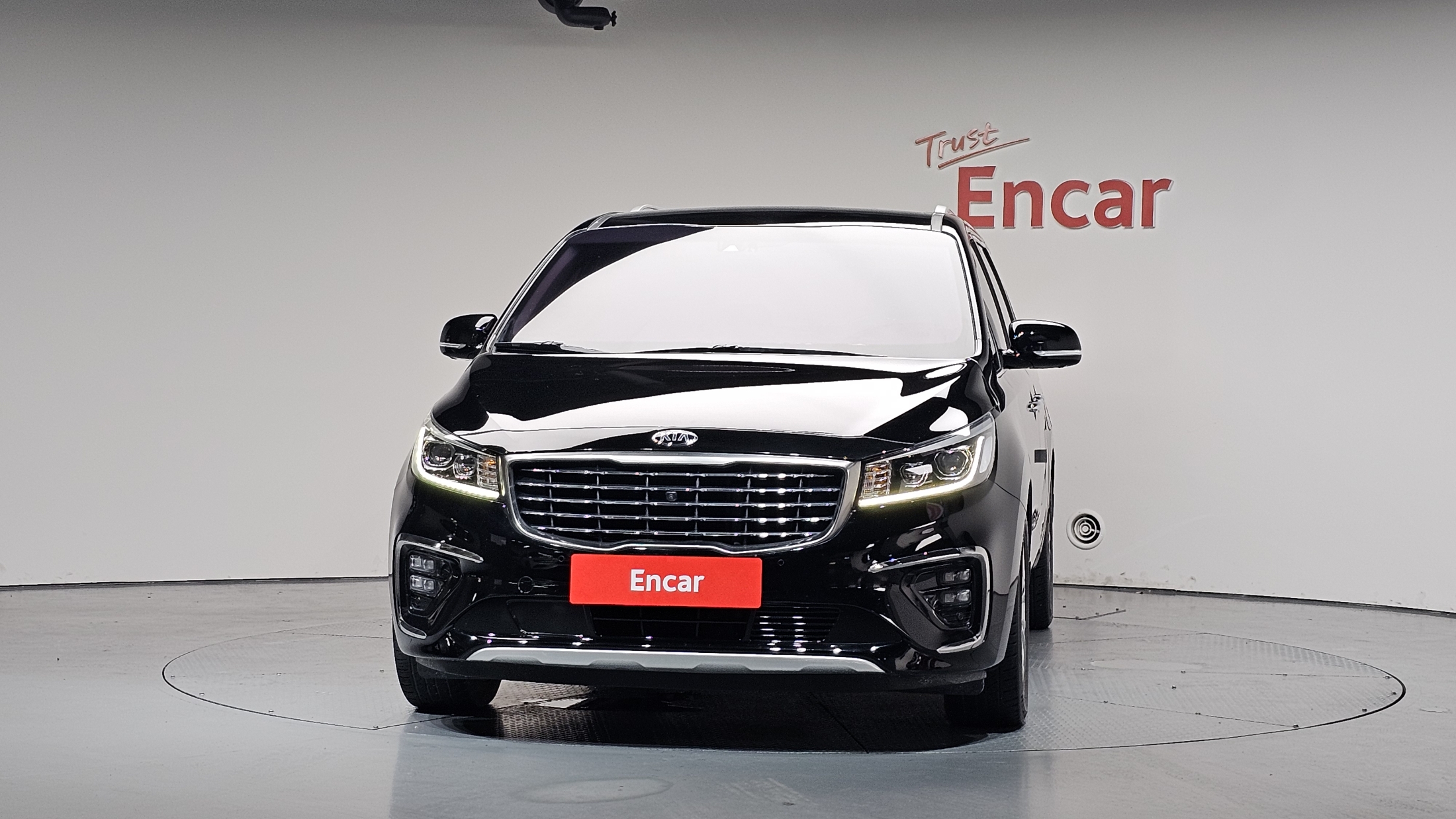 KIA CARNIVAL photo 3