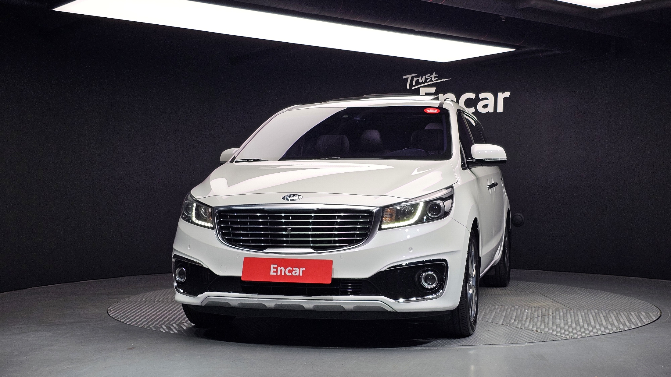 KIA CARNIVAL photo 3