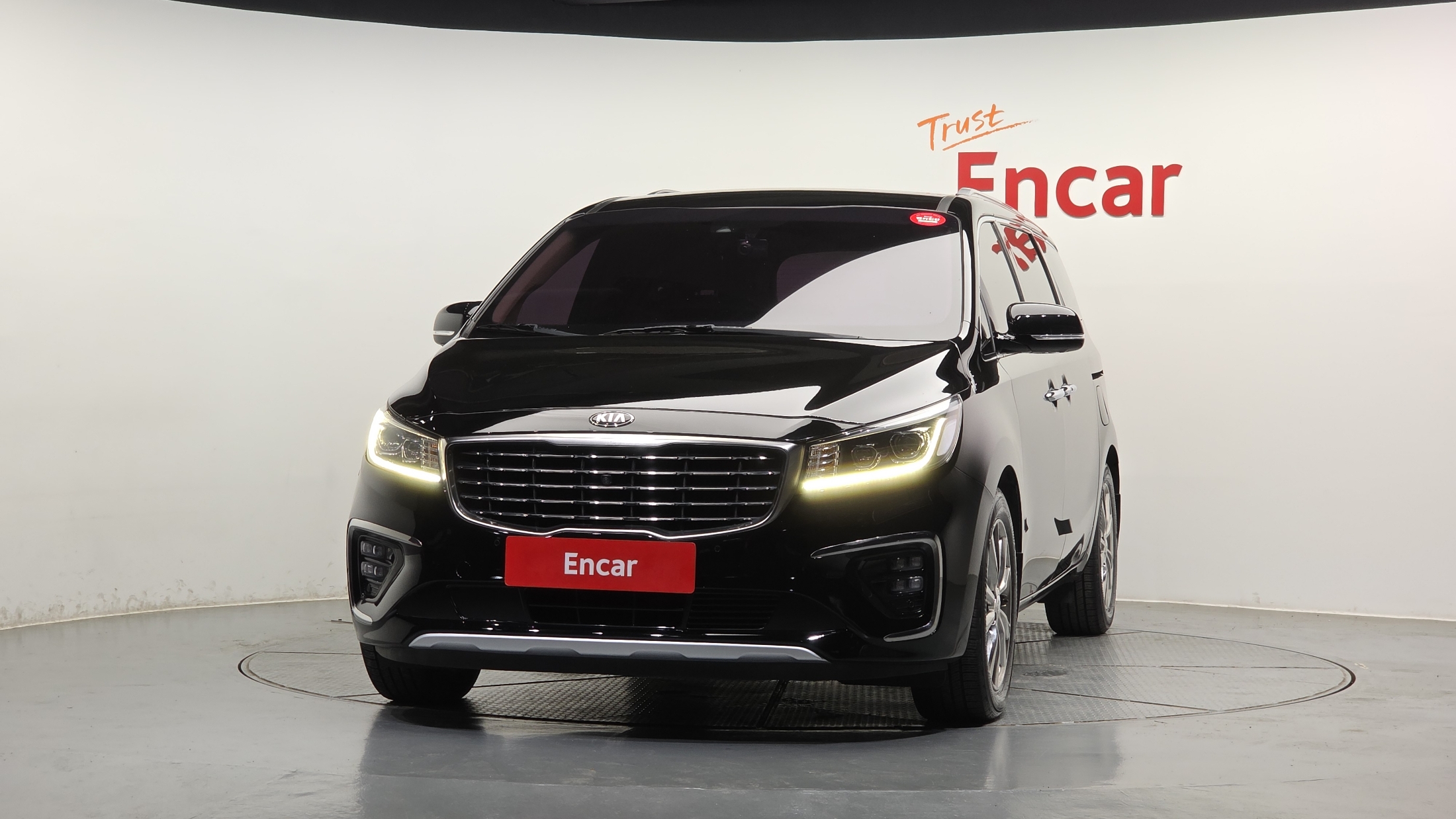 KIA CARNIVAL photo 3