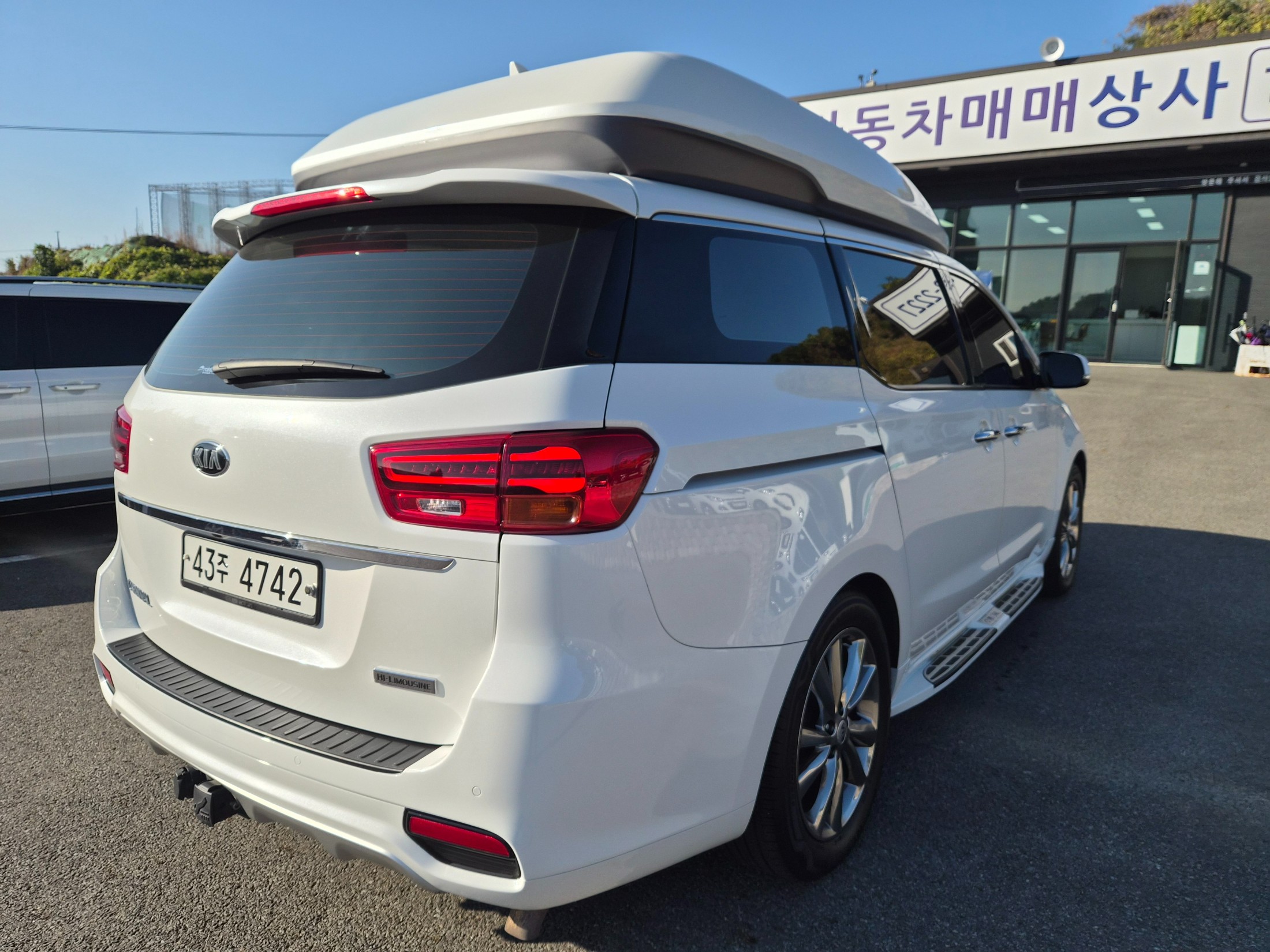 KIA CARNIVAL photo 3