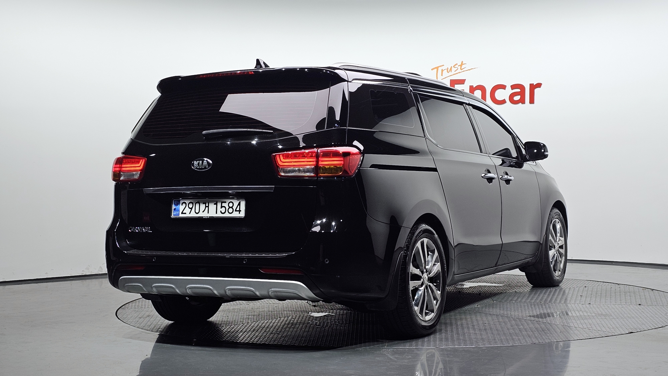 KIA CARNIVAL photo 2