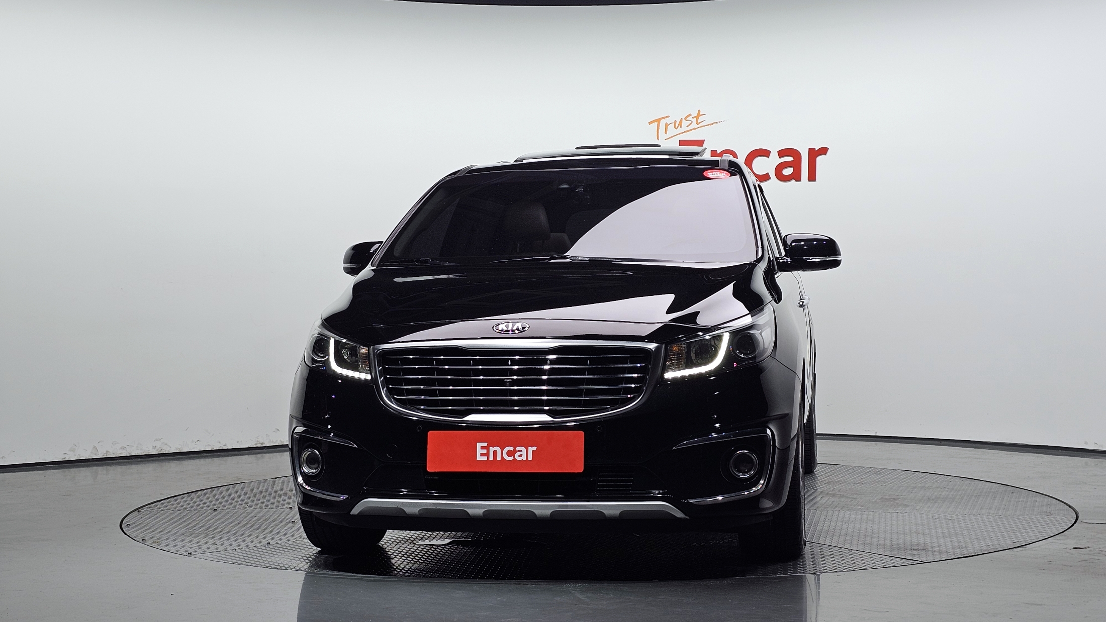 KIA CARNIVAL photo 3