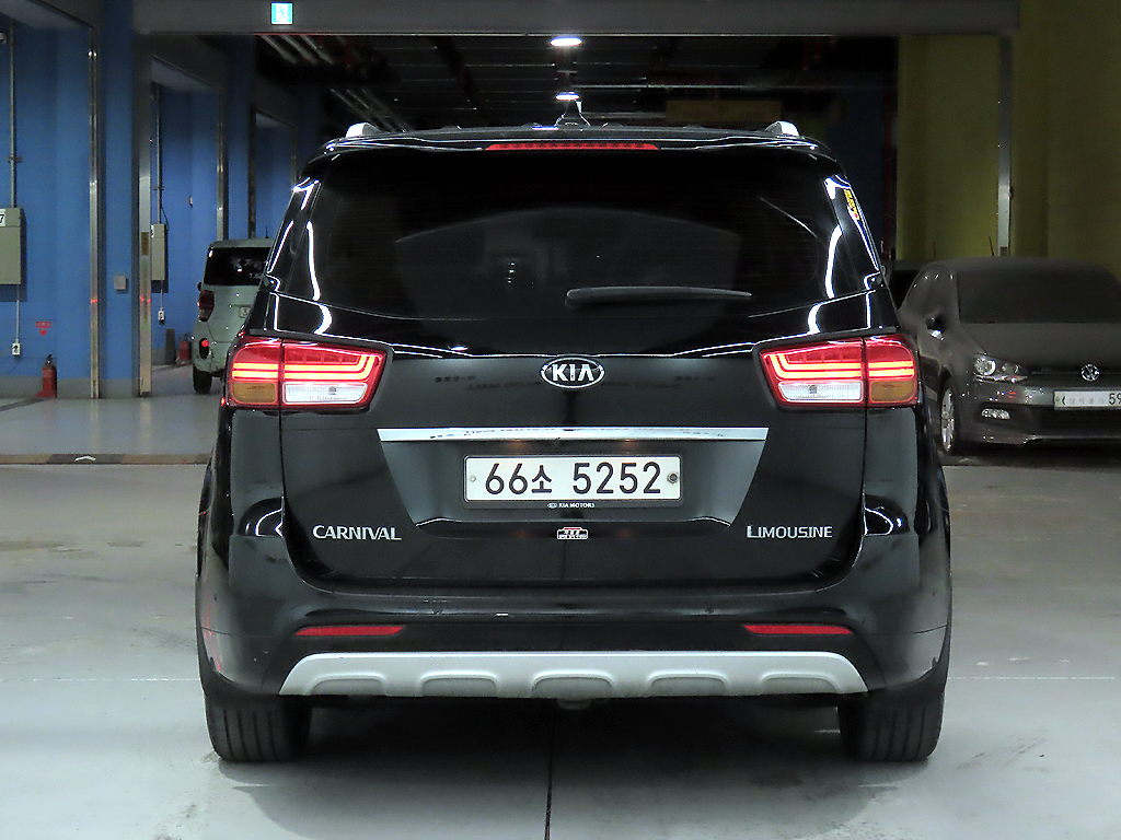 KIA CARNIVAL photo 3