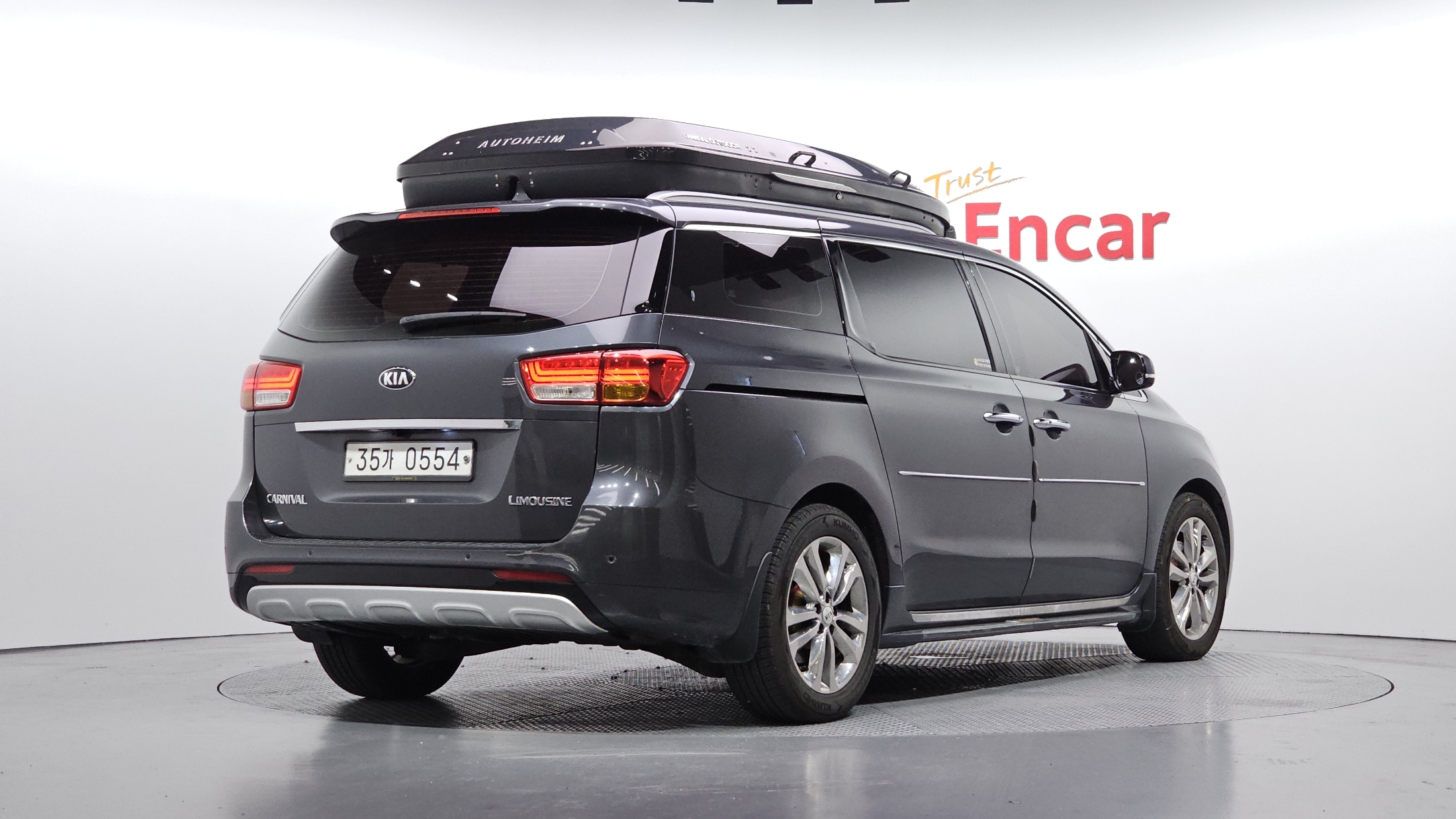 KIA CARNIVAL photo 2