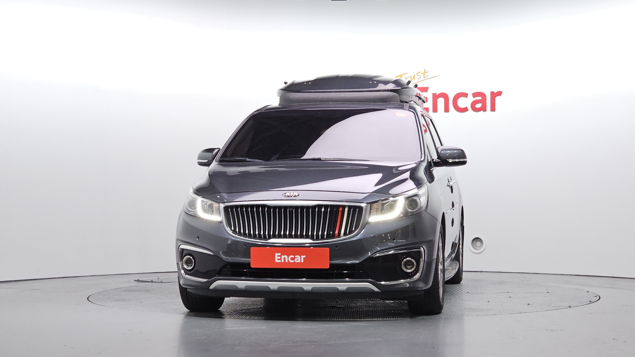 KIA CARNIVAL photo 3