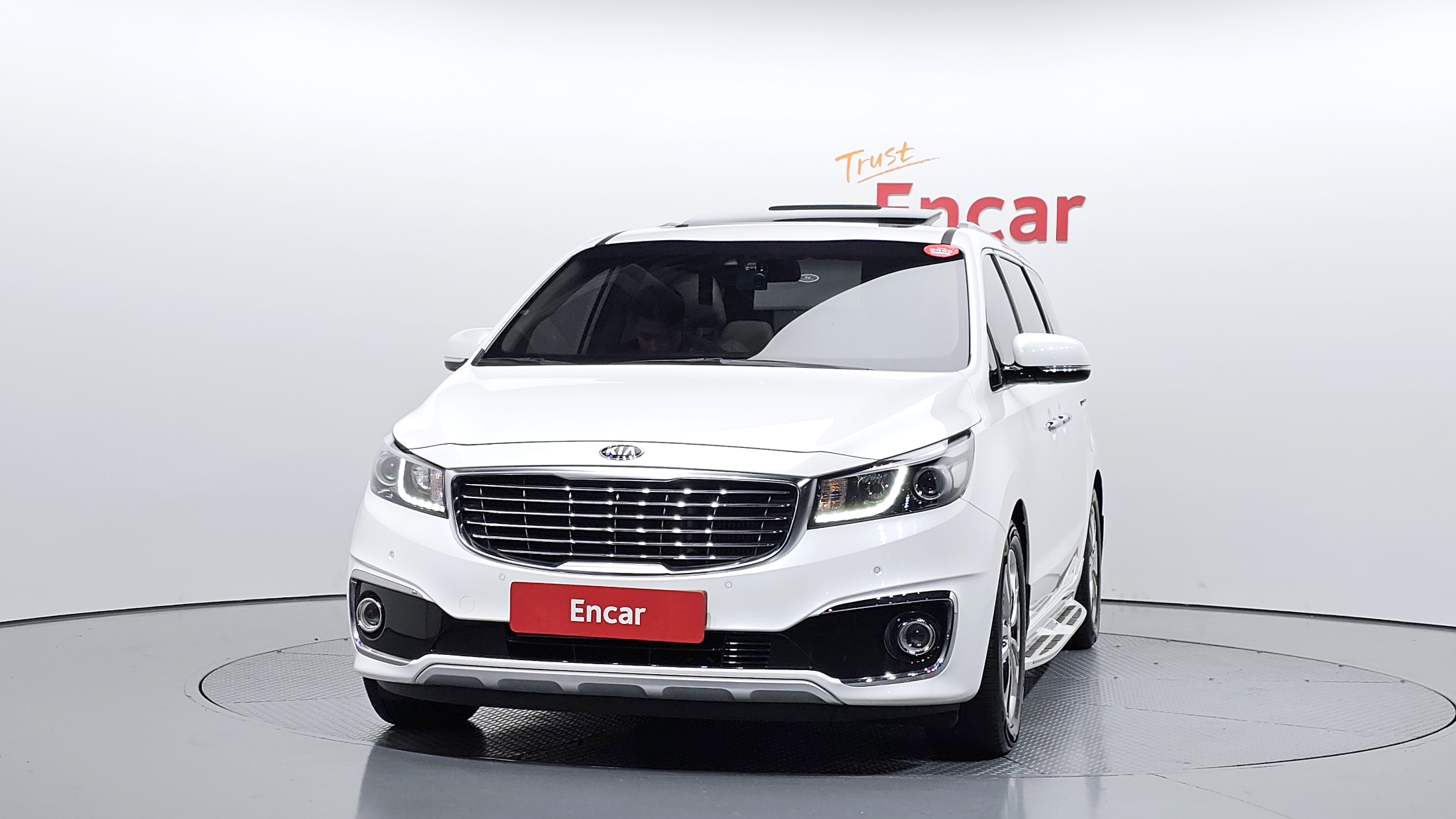 KIA CARNIVAL photo 3