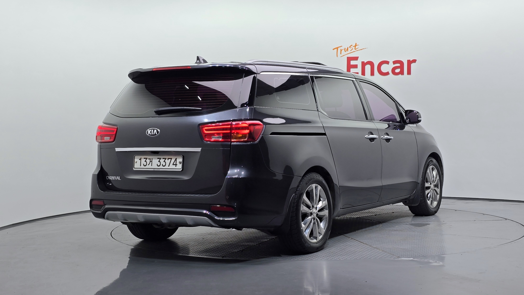 KIA CARNIVAL photo 2