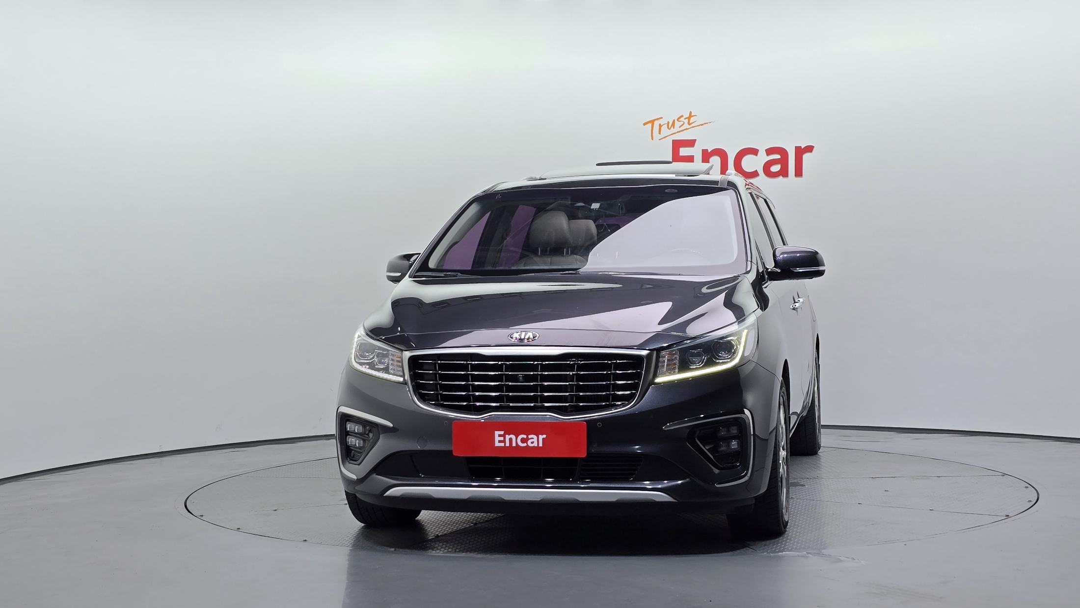 KIA CARNIVAL photo 3