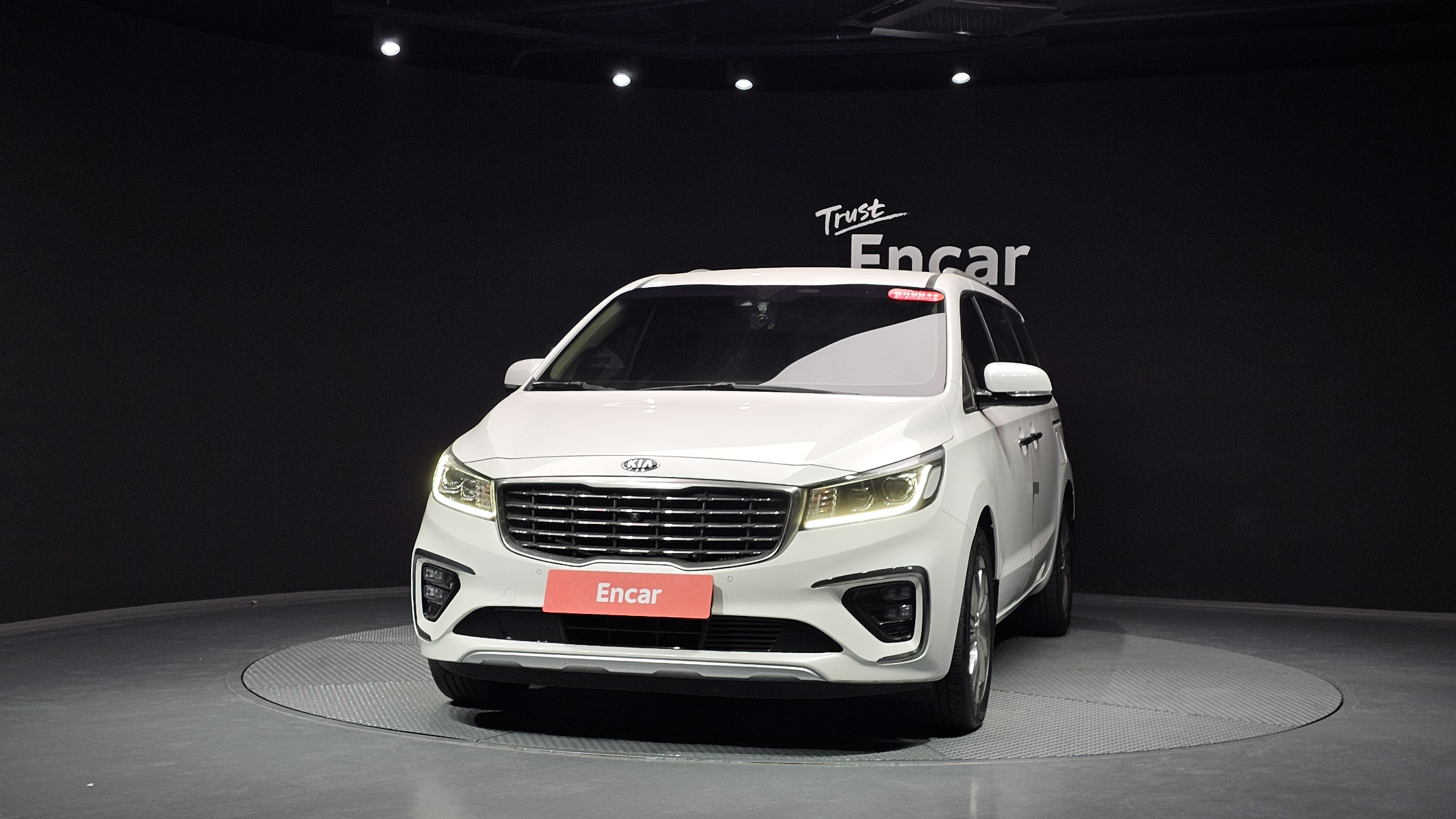 KIA CARNIVAL photo 3