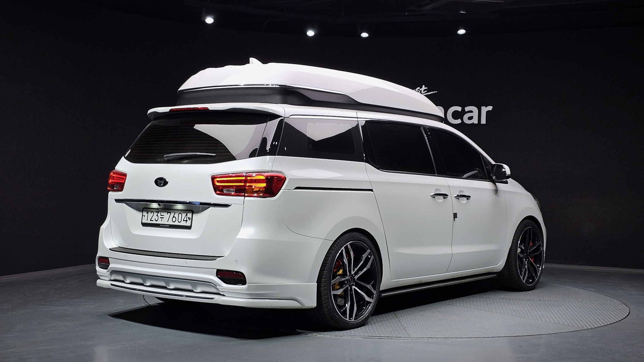 KIA CARNIVAL photo 3