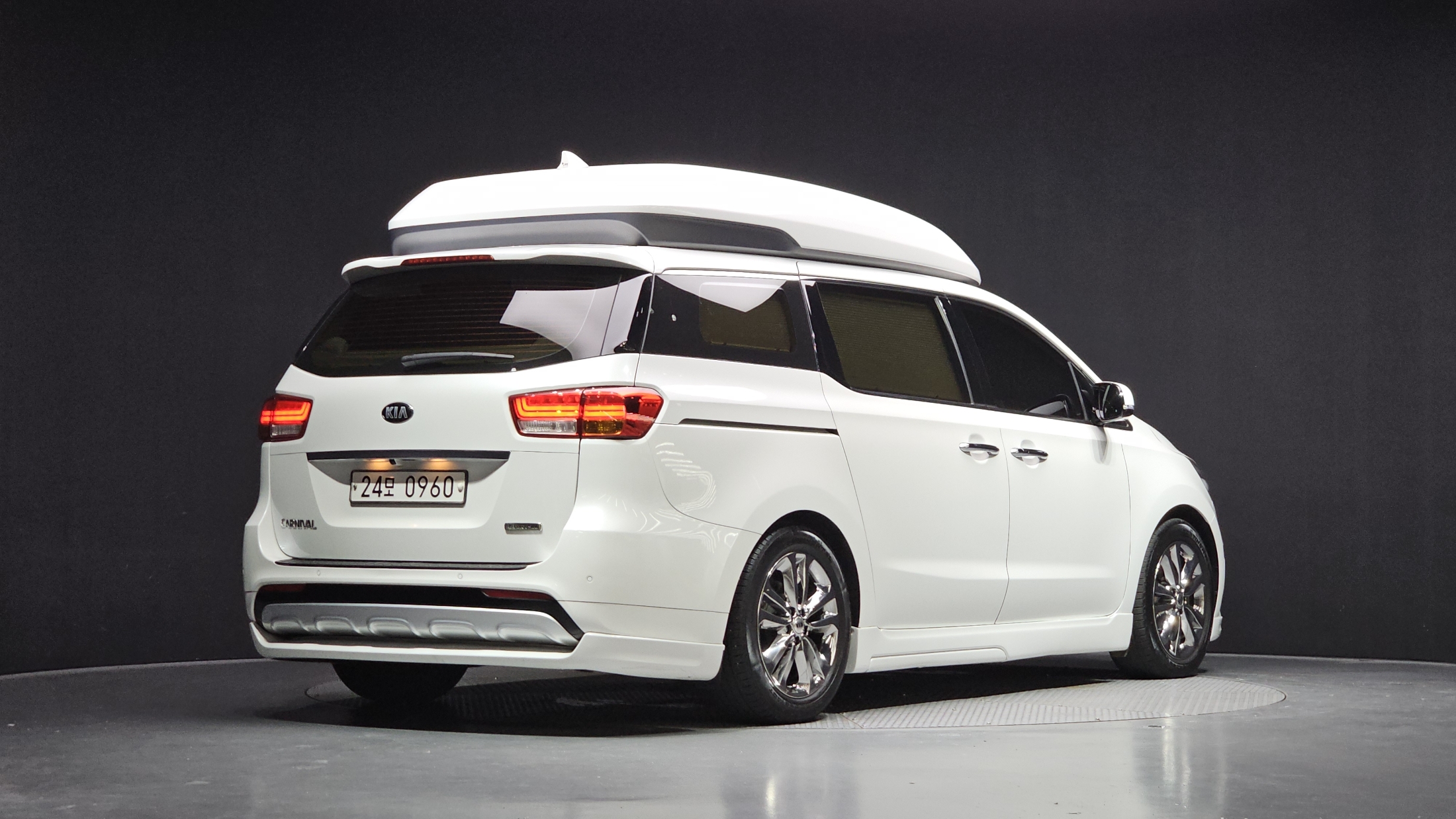 KIA CARNIVAL photo 2