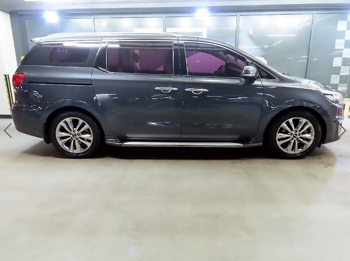 KIA CARNIVAL photo 3