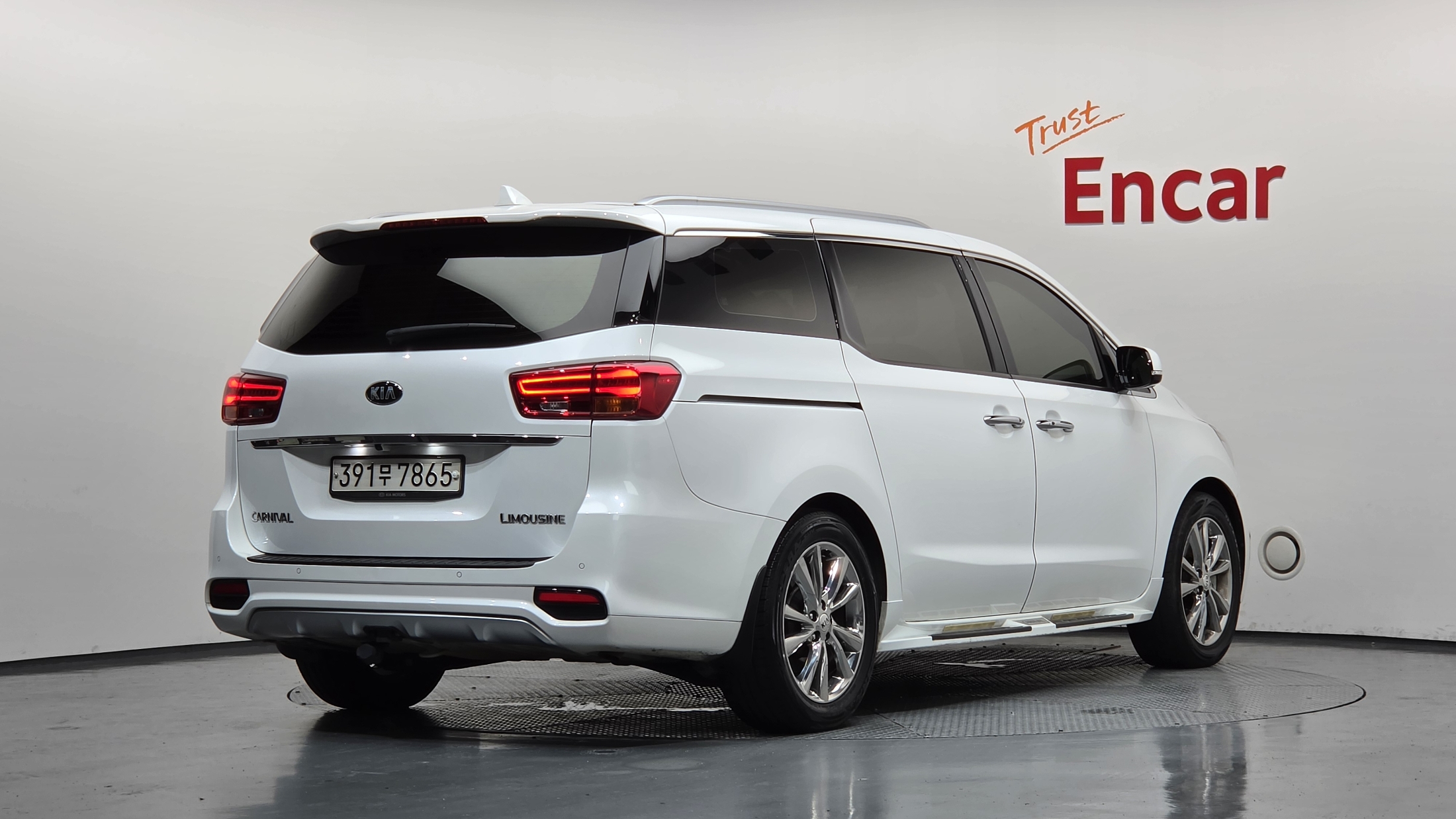 KIA CARNIVAL photo 2