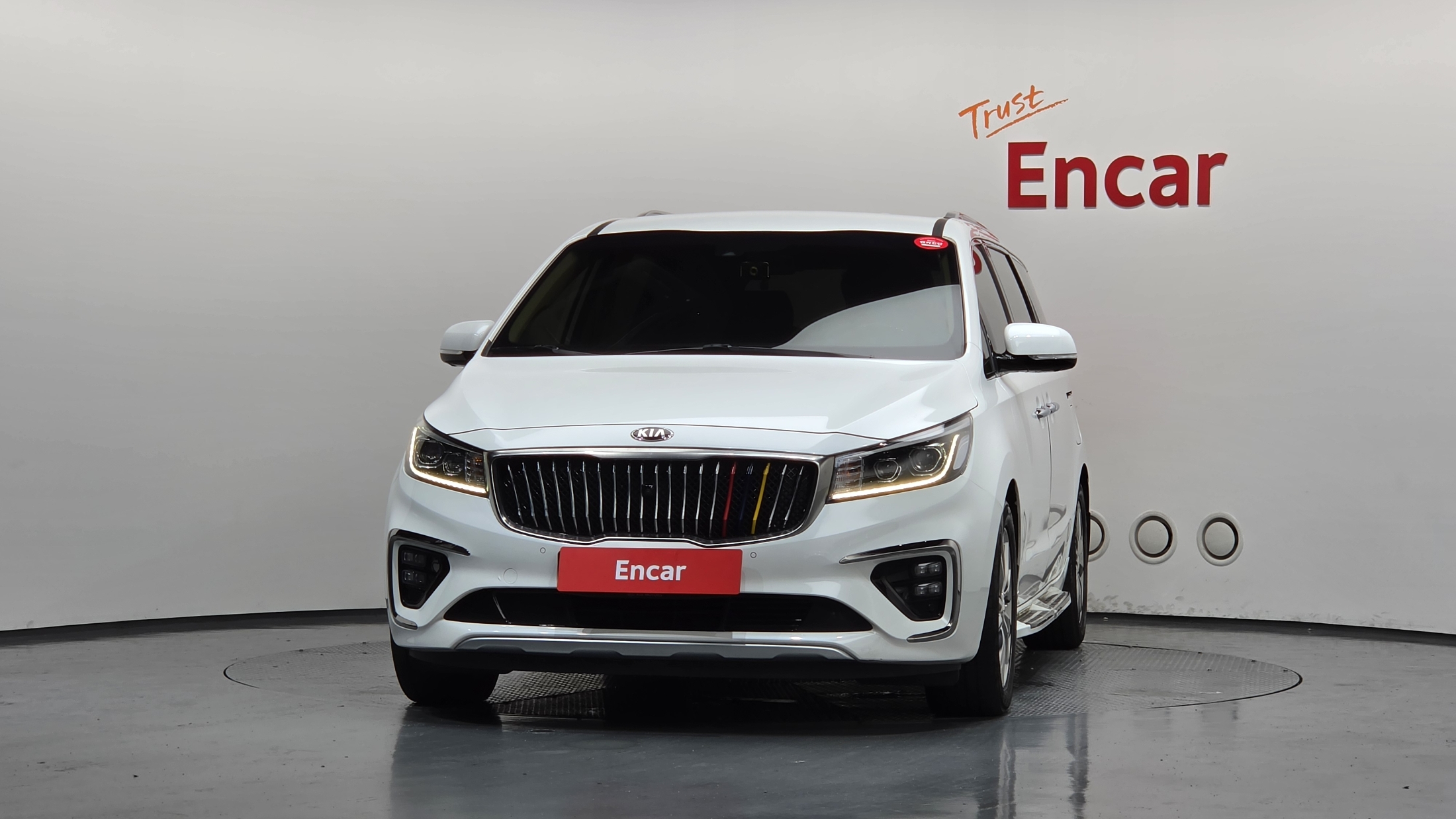 KIA CARNIVAL photo 3