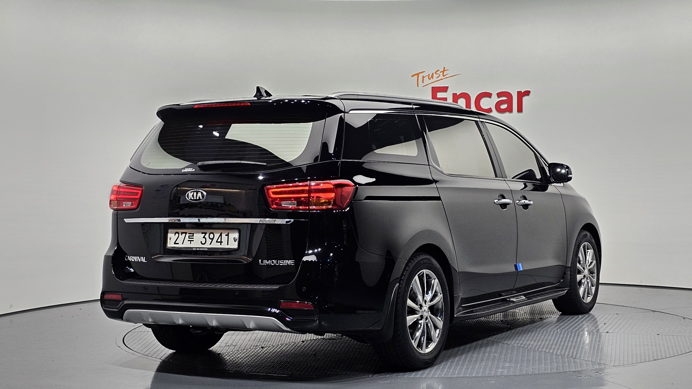 KIA CARNIVAL photo 2