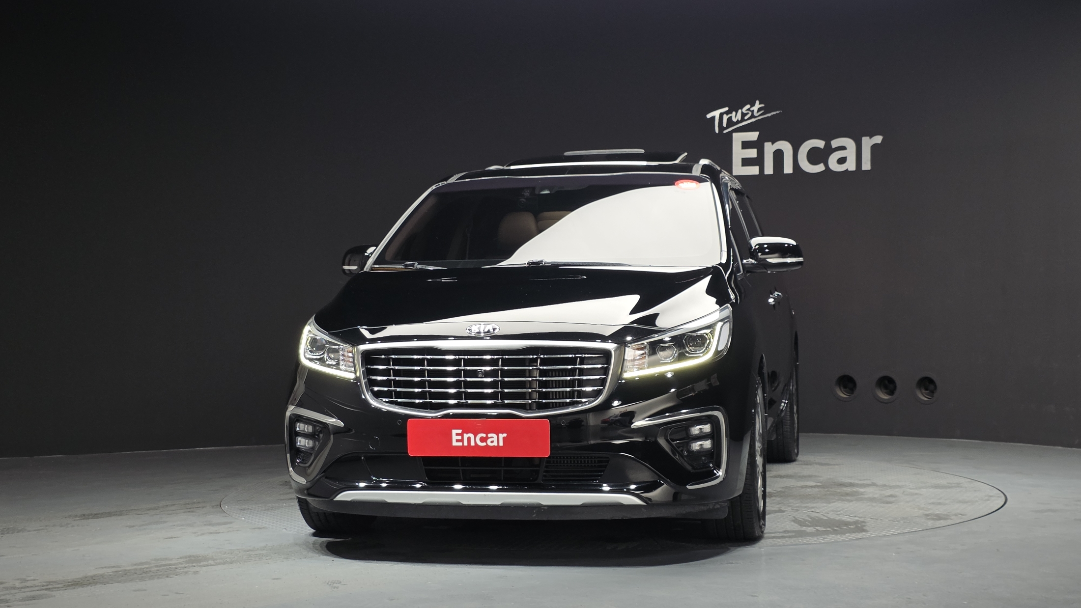 KIA CARNIVAL photo 3