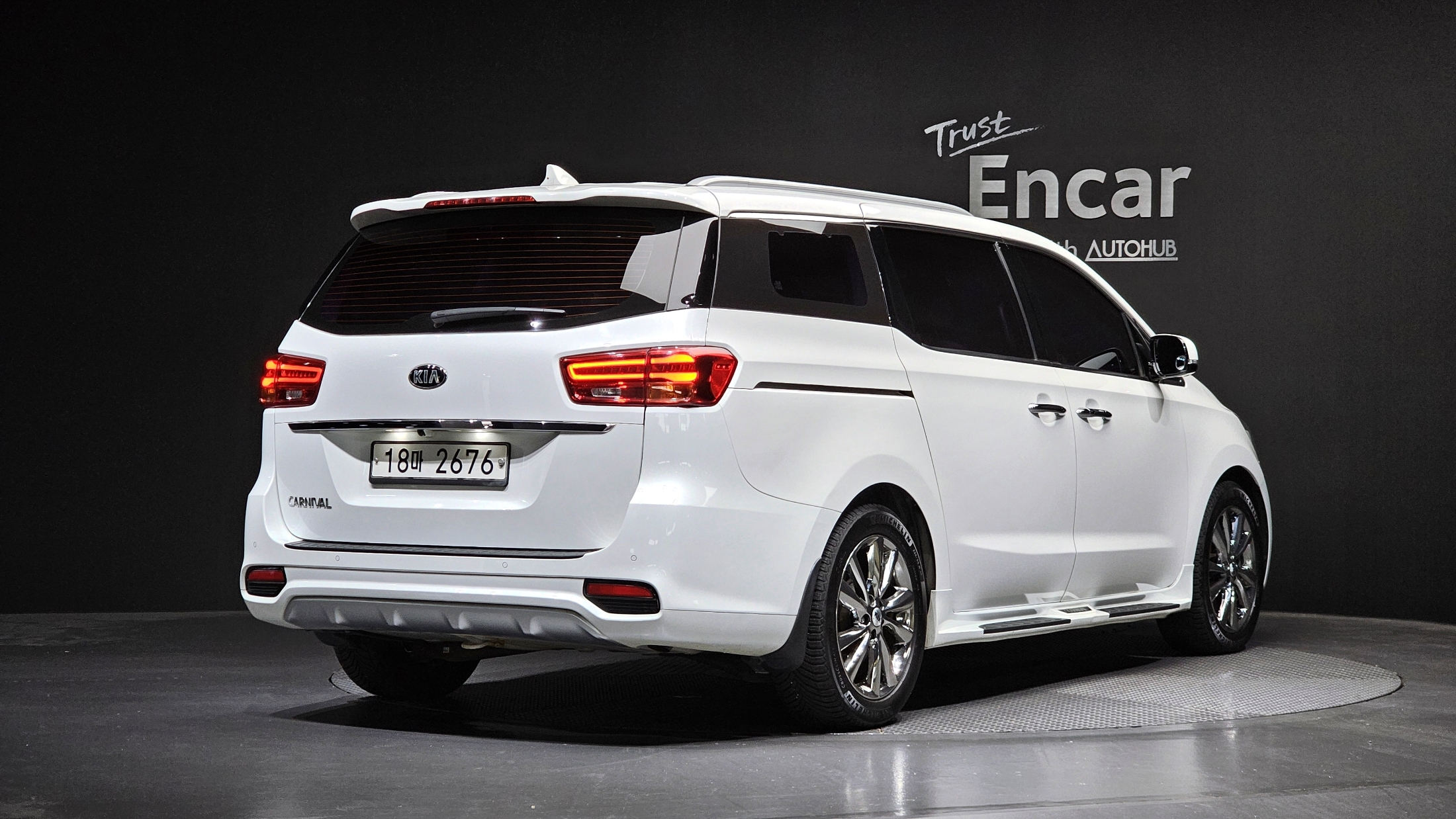 KIA CARNIVAL photo 2