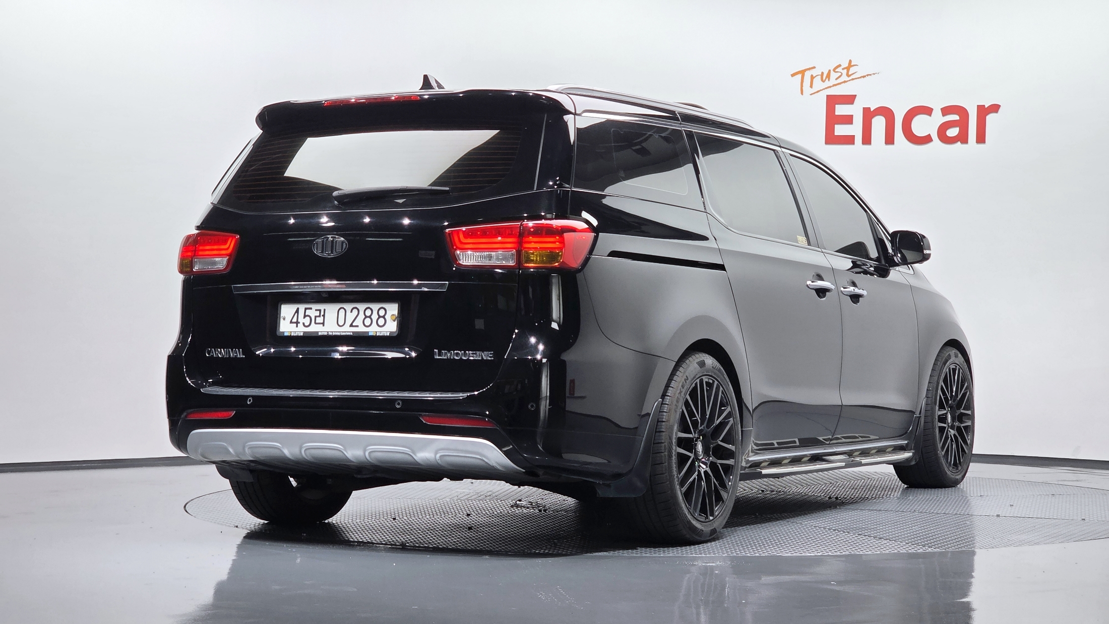 KIA CARNIVAL photo 2