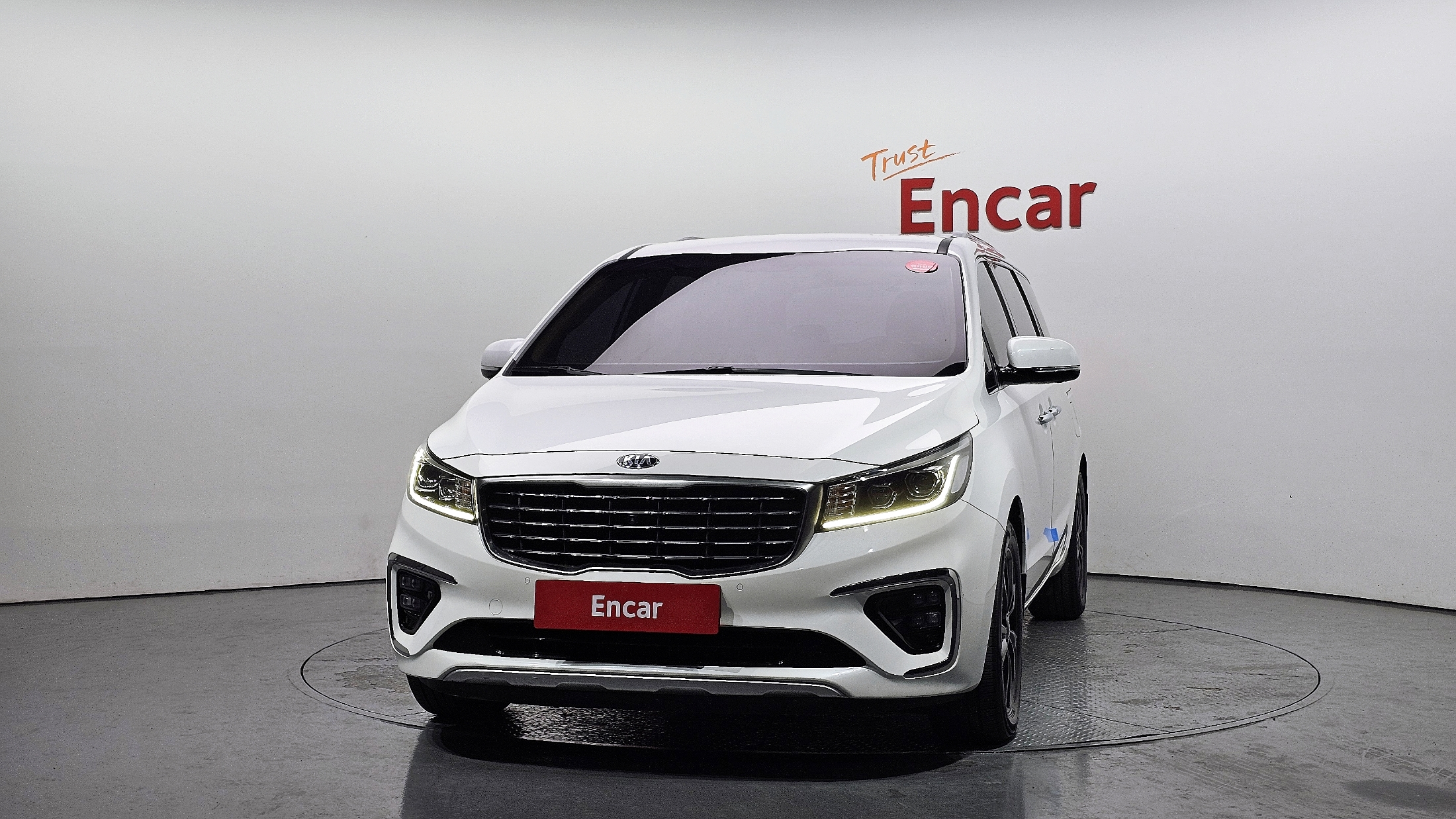 KIA CARNIVAL photo 3