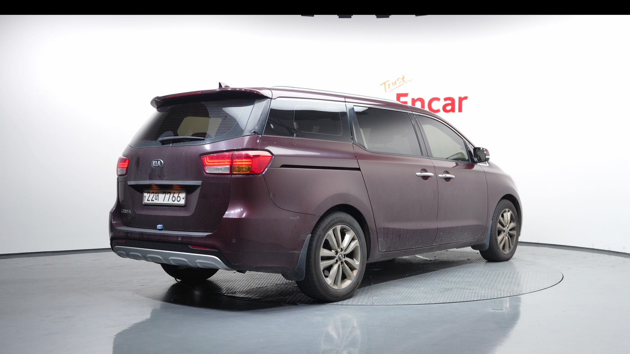 KIA CARNIVAL photo 3