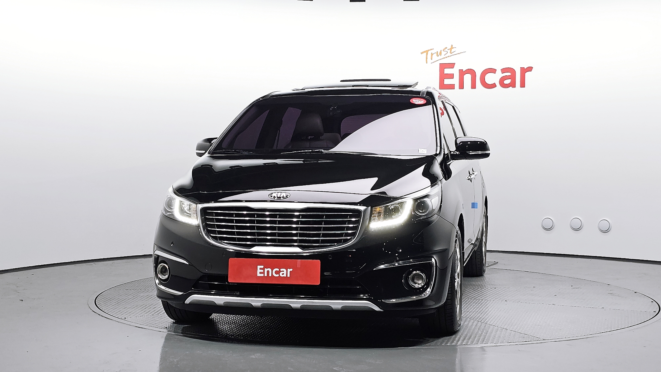 KIA CARNIVAL photo 3