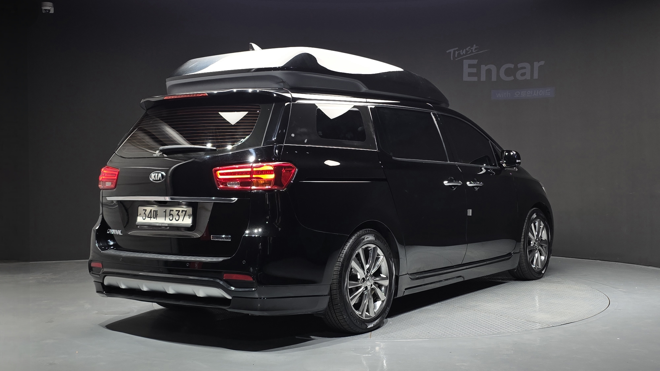 KIA CARNIVAL photo 2