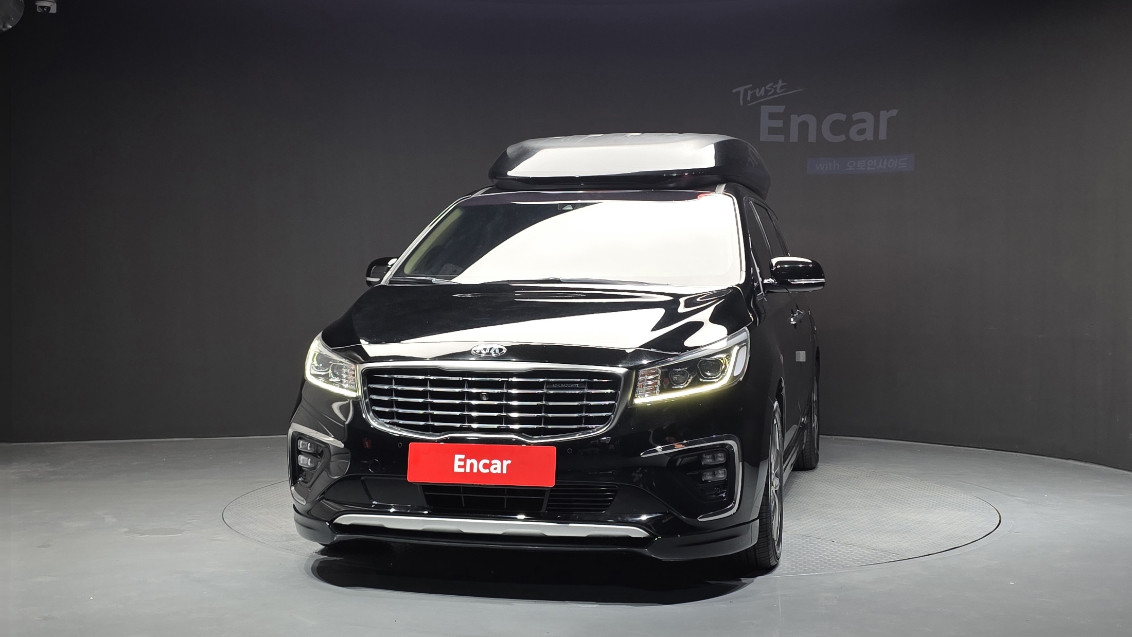 KIA CARNIVAL photo 3