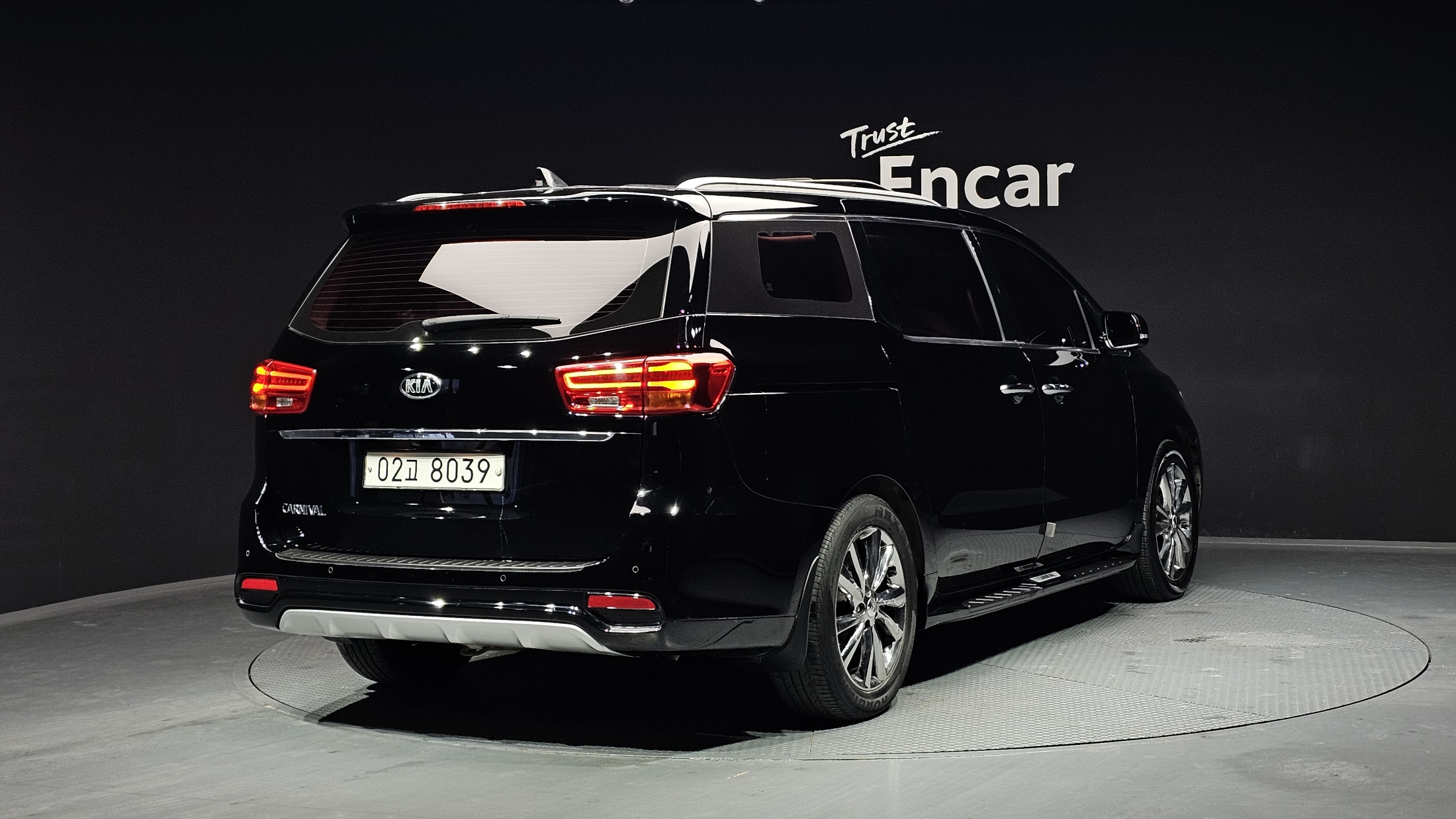 KIA CARNIVAL photo 2