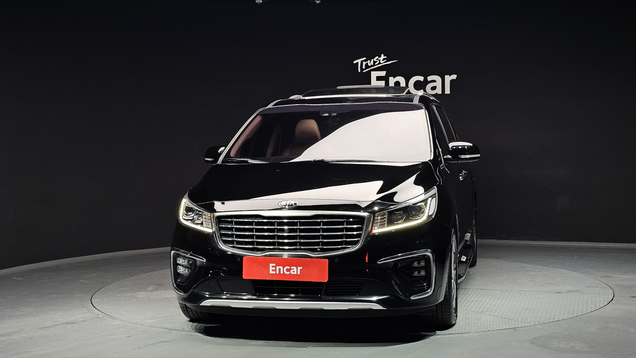 KIA CARNIVAL photo 3