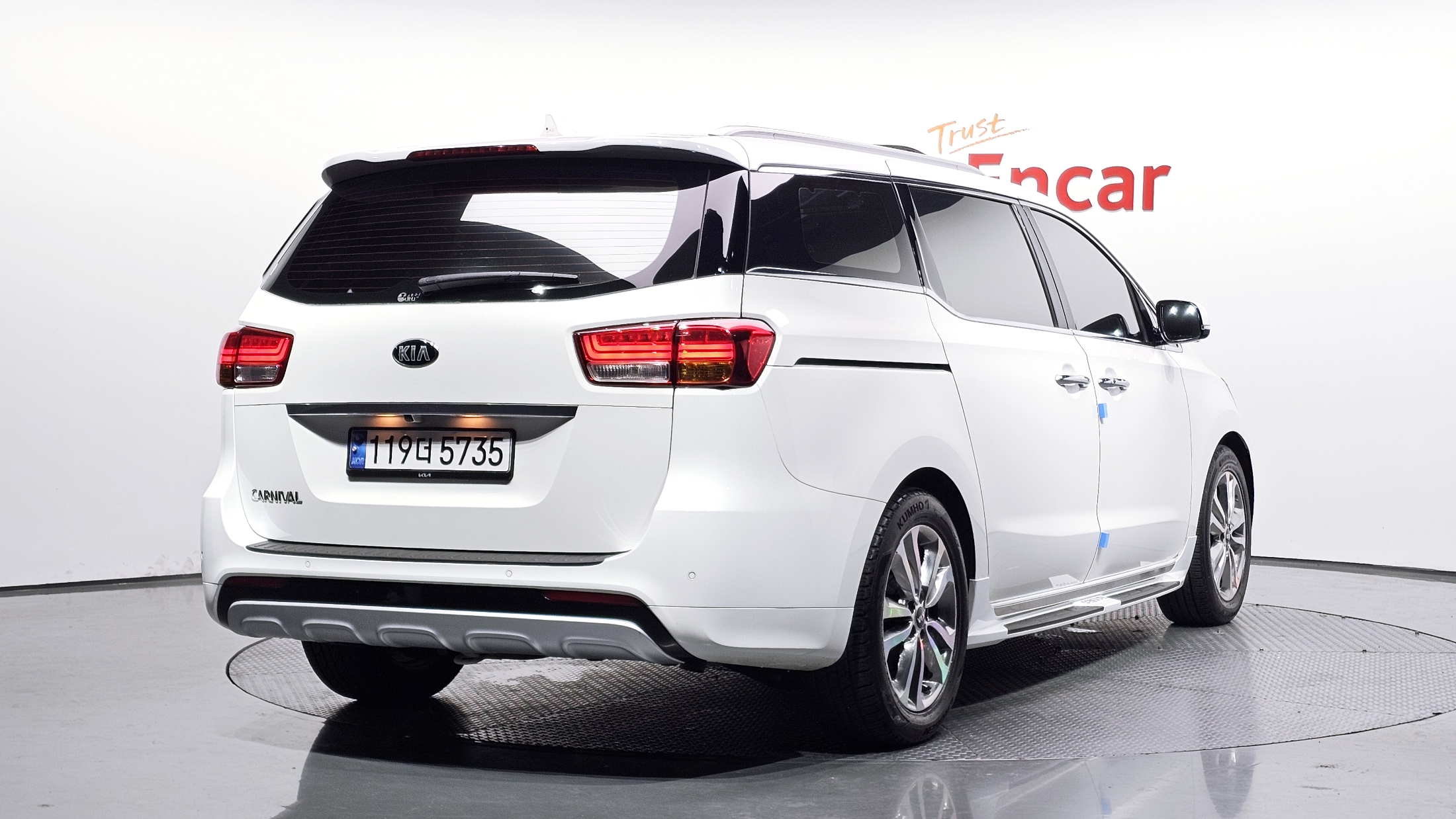 KIA CARNIVAL photo 3
