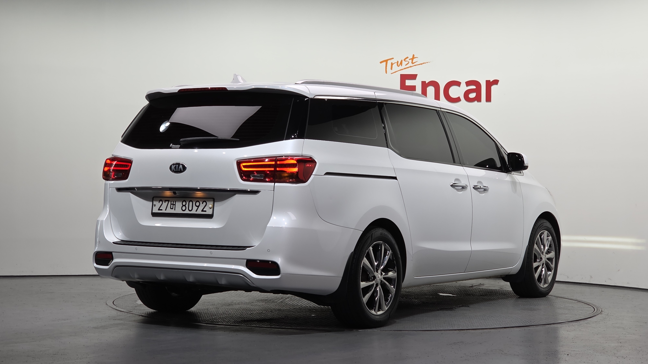 KIA CARNIVAL photo 2