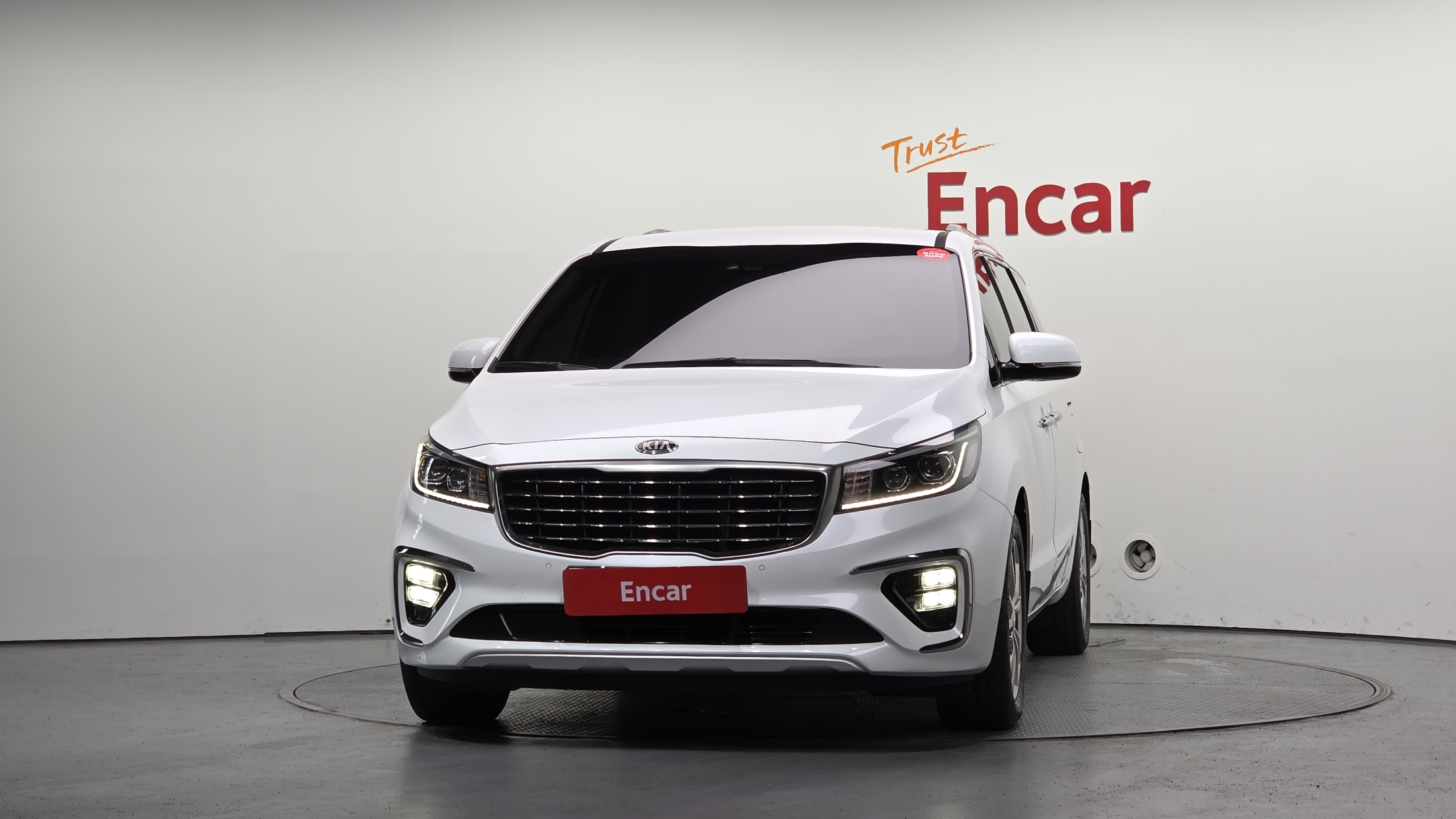 KIA CARNIVAL photo 3