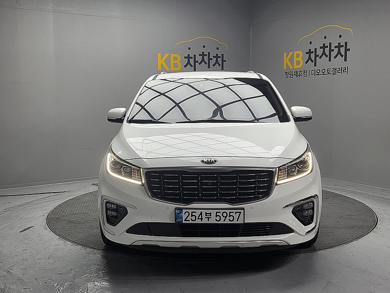 KIA CARNIVAL photo 2