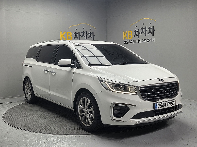 KIA CARNIVAL photo 3