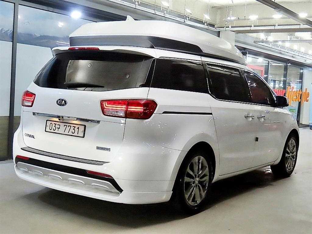 KIA CARNIVAL photo 2