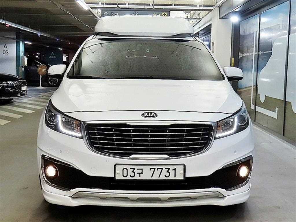 KIA CARNIVAL photo 3