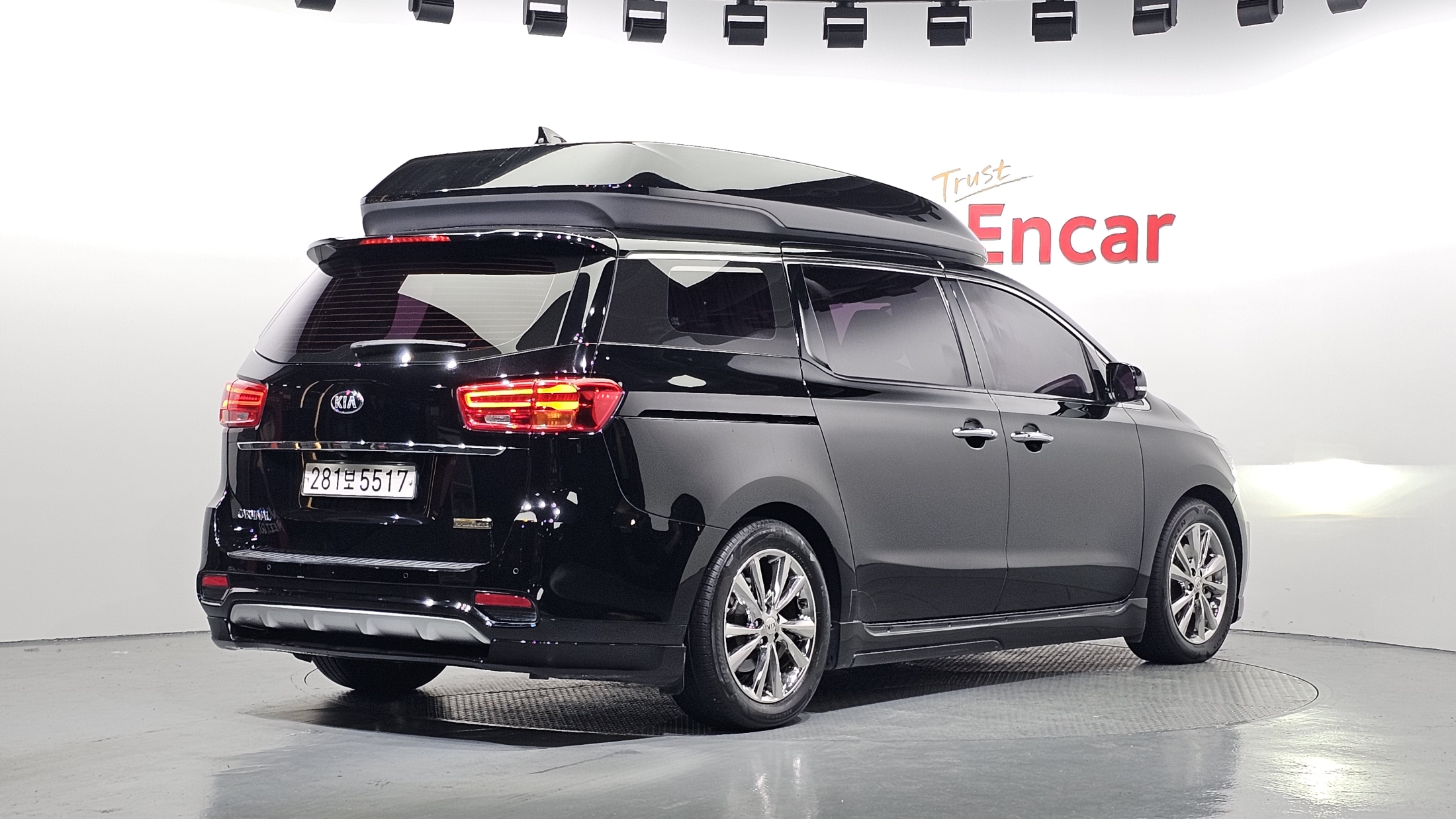 KIA CARNIVAL photo 2