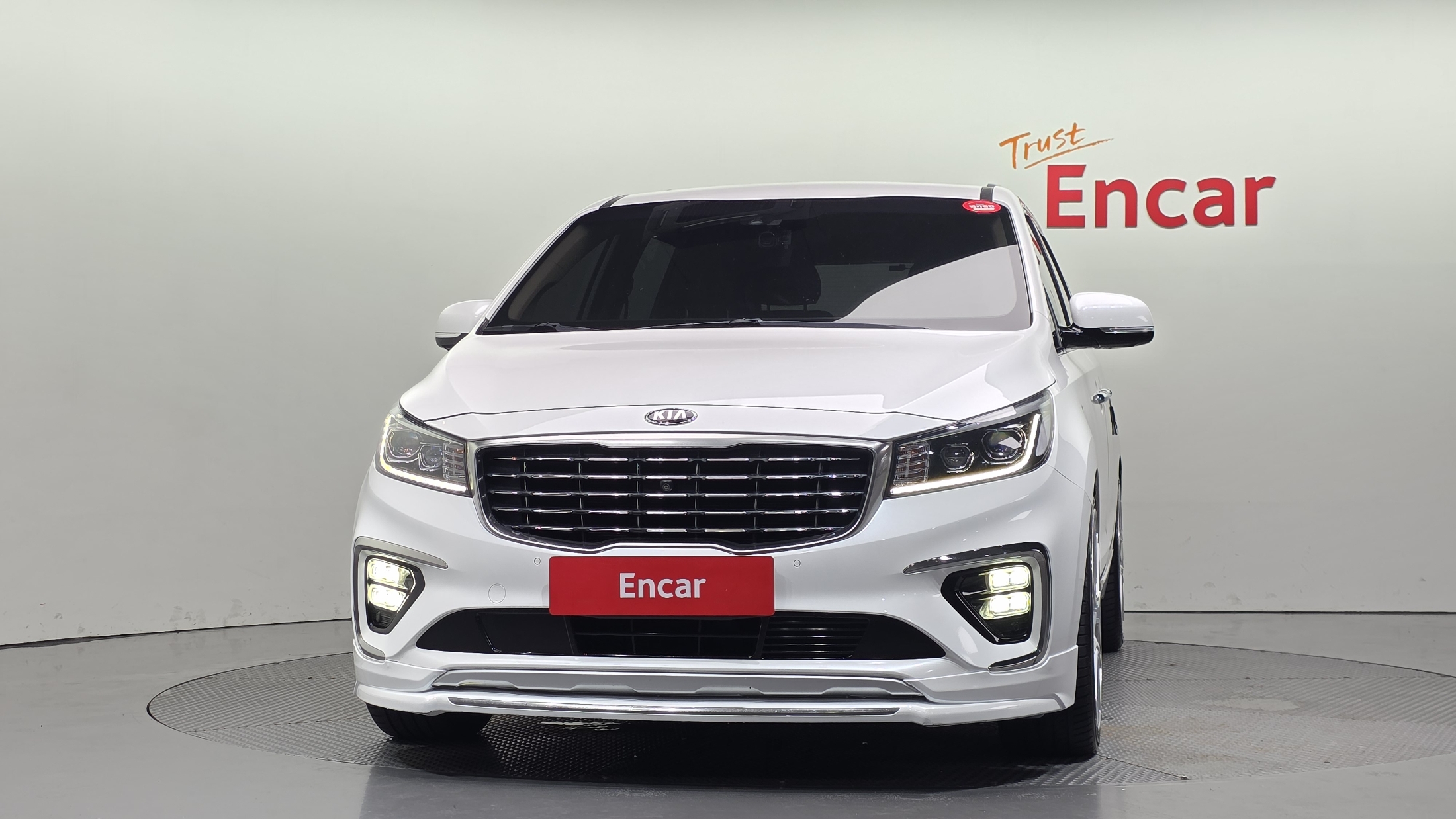 KIA CARNIVAL photo 3