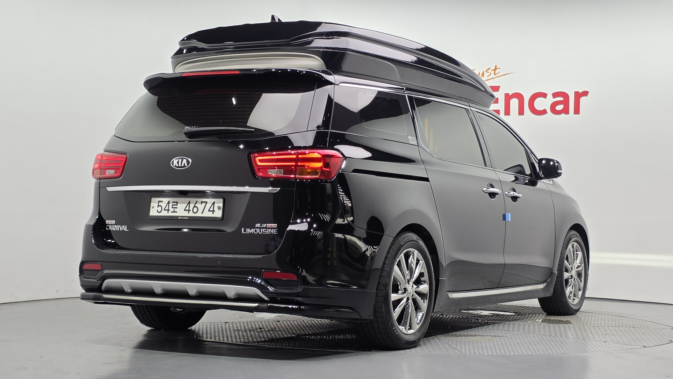 KIA CARNIVAL photo 2