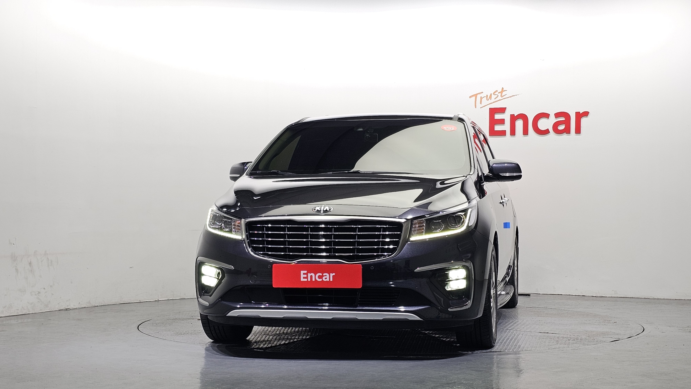 KIA CARNIVAL photo 3