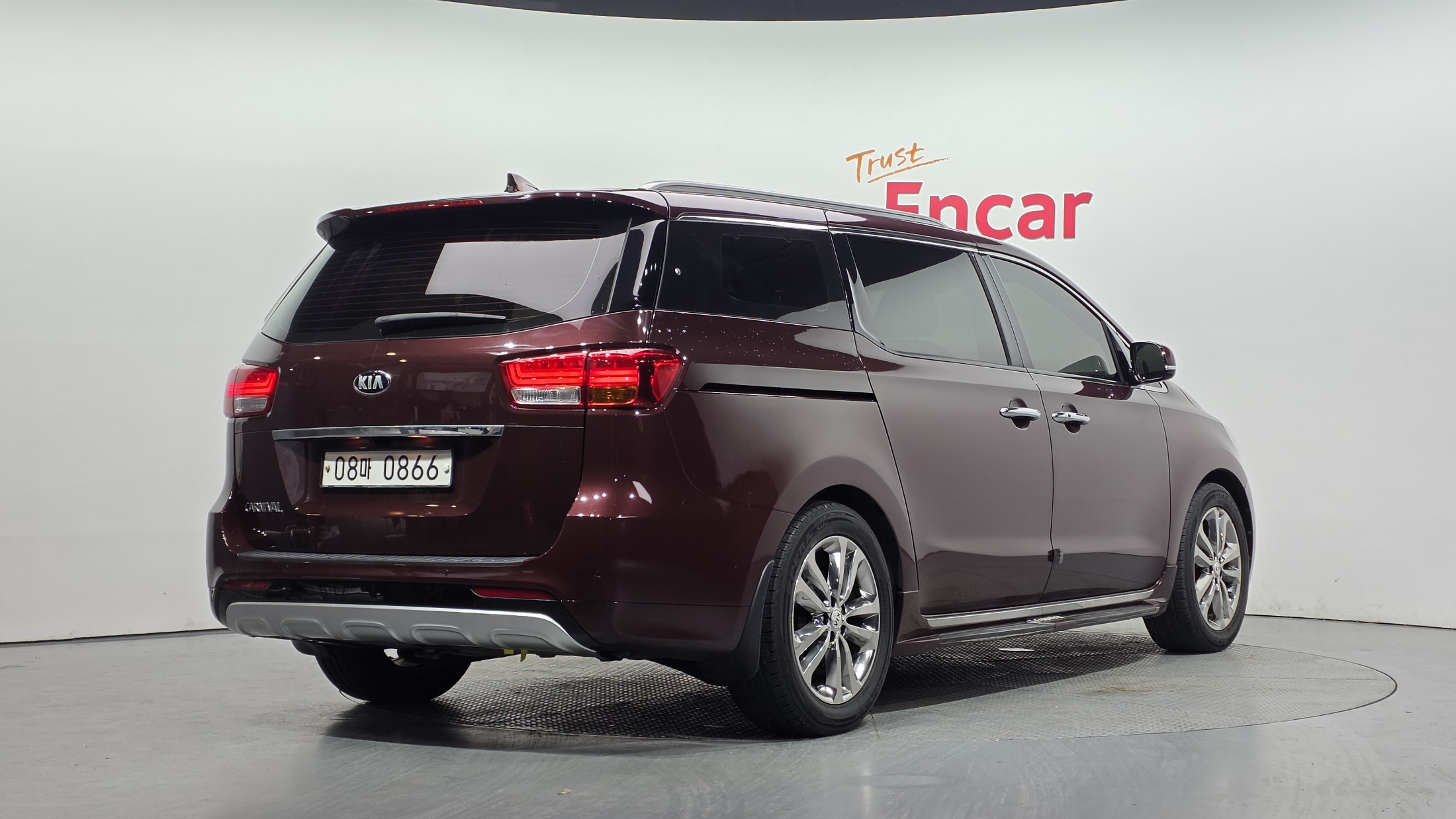 KIA CARNIVAL photo 3