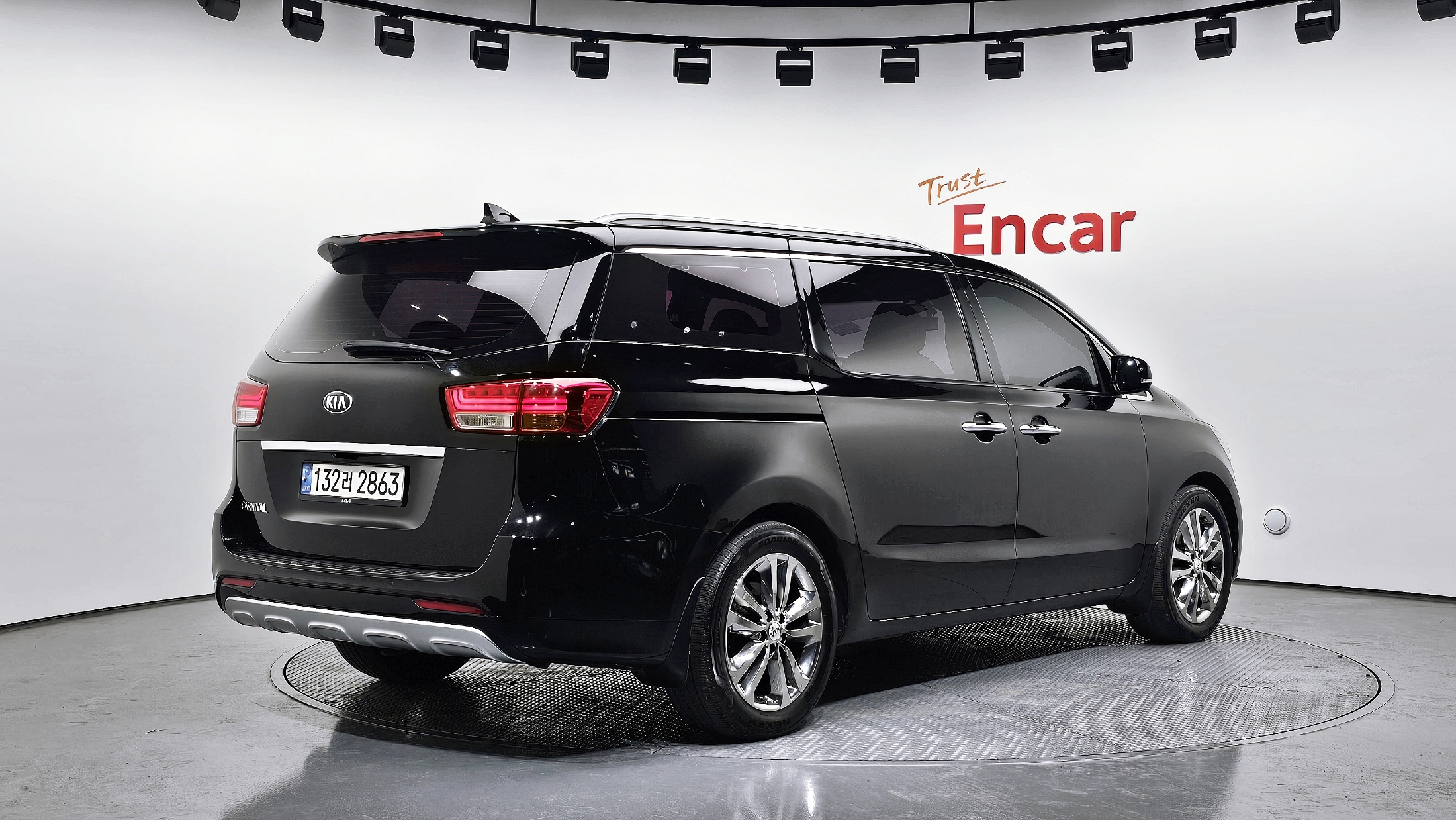 KIA CARNIVAL photo 2