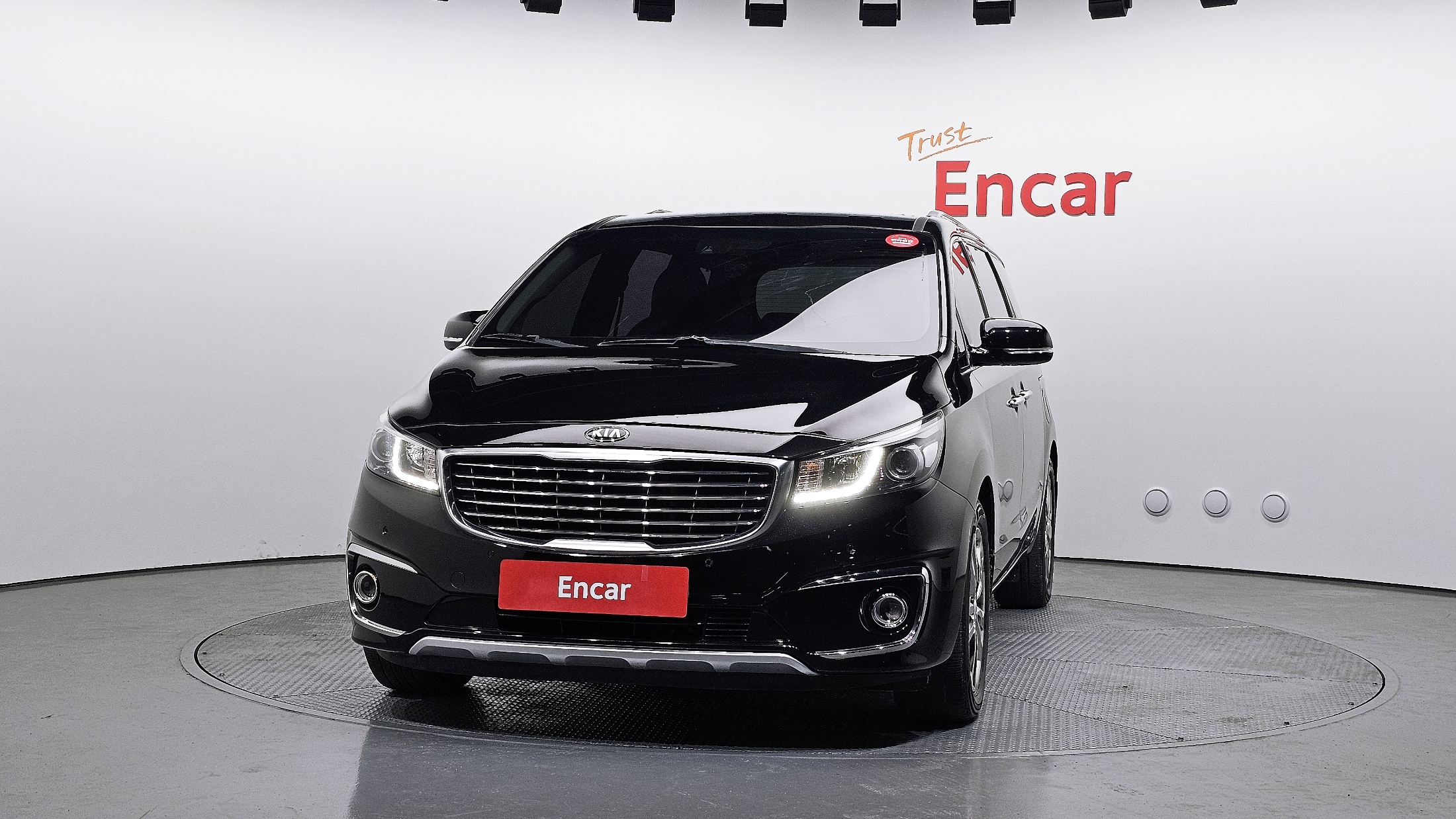 KIA CARNIVAL photo 3