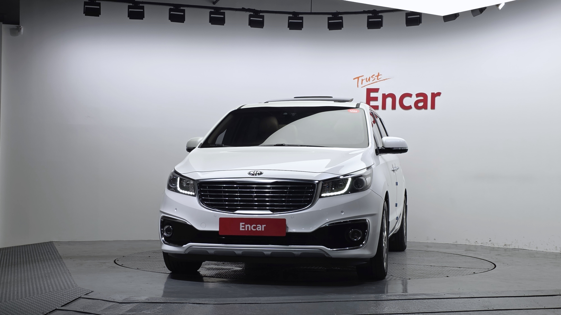 KIA CARNIVAL photo 2