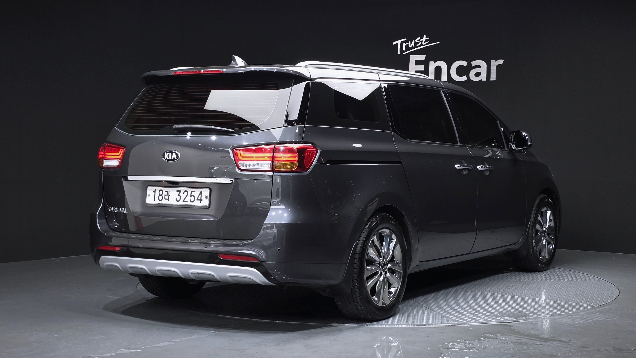 KIA CARNIVAL photo 2